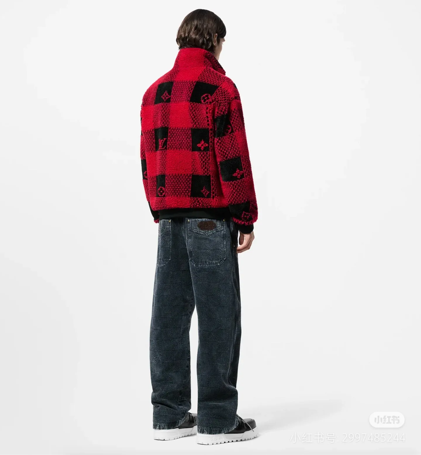 Model Picture | Size Chart LV 24ss New Cashmere Tunic Jacket Craft Description: Red and black contrasting checkerboard effect, Monogram flowers integrated into Damier Buffalo plaid, zipper front with brand-engraved zipper puller, metal zipper placket, ribbed cuffs and hem, knitted lining to increase comfort, casual style, not picky, same style for men and women!