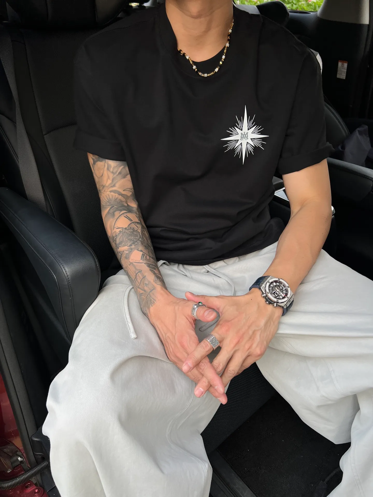 P160 AMIRI 25 summer short sleeves are awesome! The letter logo print is full of personality, the pure cotton fabric is comfortable and breathable, and the loose fit is versatile and casual~ Color: Single black Size: S-XXL