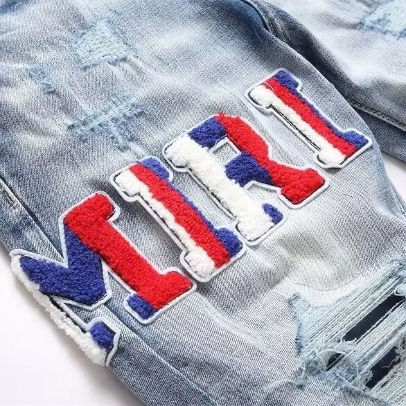 P168 💰 AMIRI patch embroidery jeans trousers AMIRI high street basic ripped tight elastic jeans trousers amiri brand jeans break the production process and cutting of the original jeans, the fabrics are softer and more comfortable Hand-sewn collar label Customized logo buttons Genuine leather tag Color: Picture color Size: 30-32-34-36