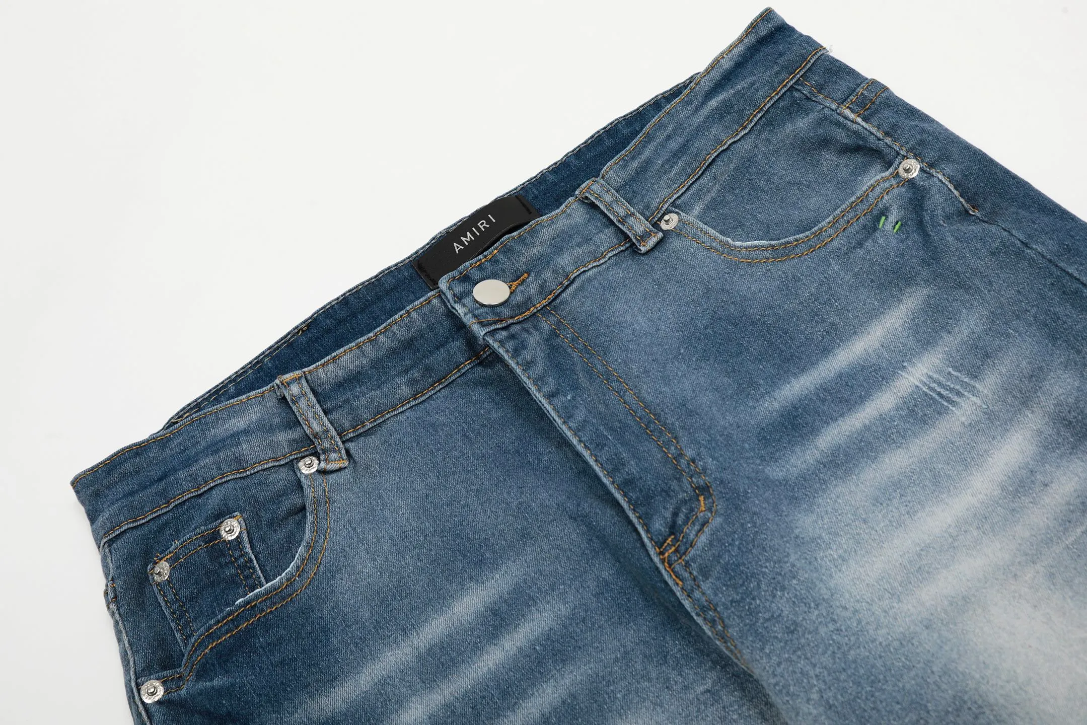 #M11 P168💰 AMIRI patch embroidery jeans trousers AMIRI high street basic ripped tight elastic jeans trousers amiri brand jeans break the production process and cutting of the original jeans, the fabrics are softer and more comfortable Hand-sewn collar label Customized logo buttons Genuine leather tag Color: Picture color Size: 30-32-34-36