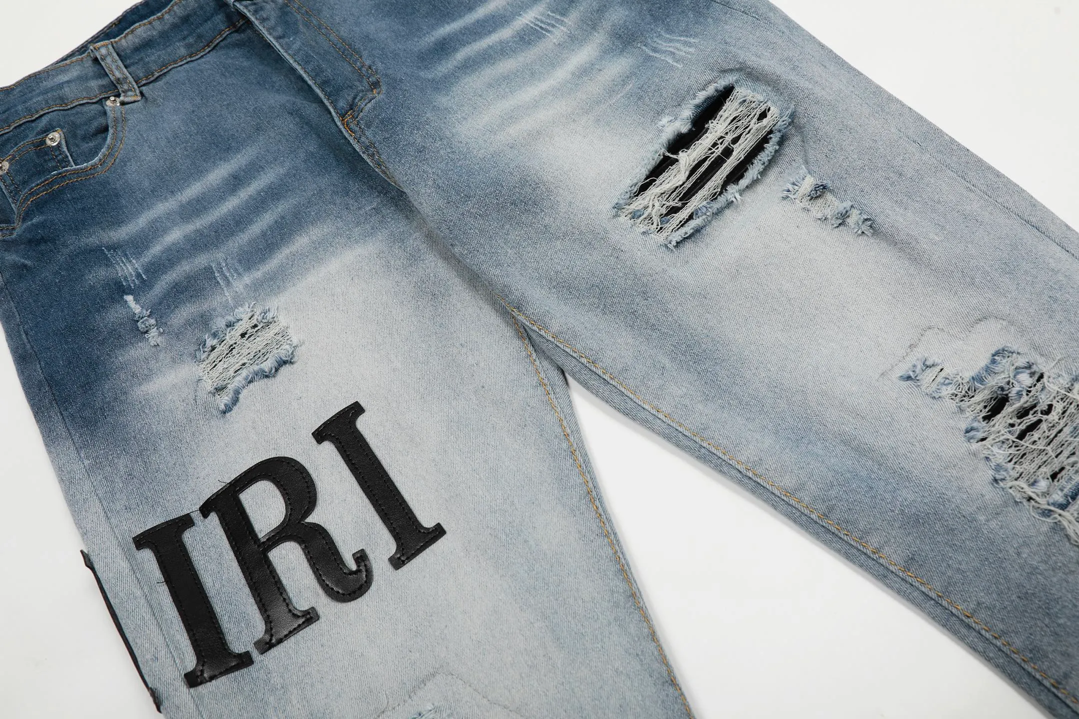 #M11 P168💰 AMIRI patch embroidery jeans trousers AMIRI high street basic ripped tight elastic jeans trousers amiri brand jeans break the production process and cutting of the original jeans, the fabrics are softer and more comfortable Hand-sewn collar label Customized logo buttons Genuine leather tag Color: Picture color Size: 30-32-34-36