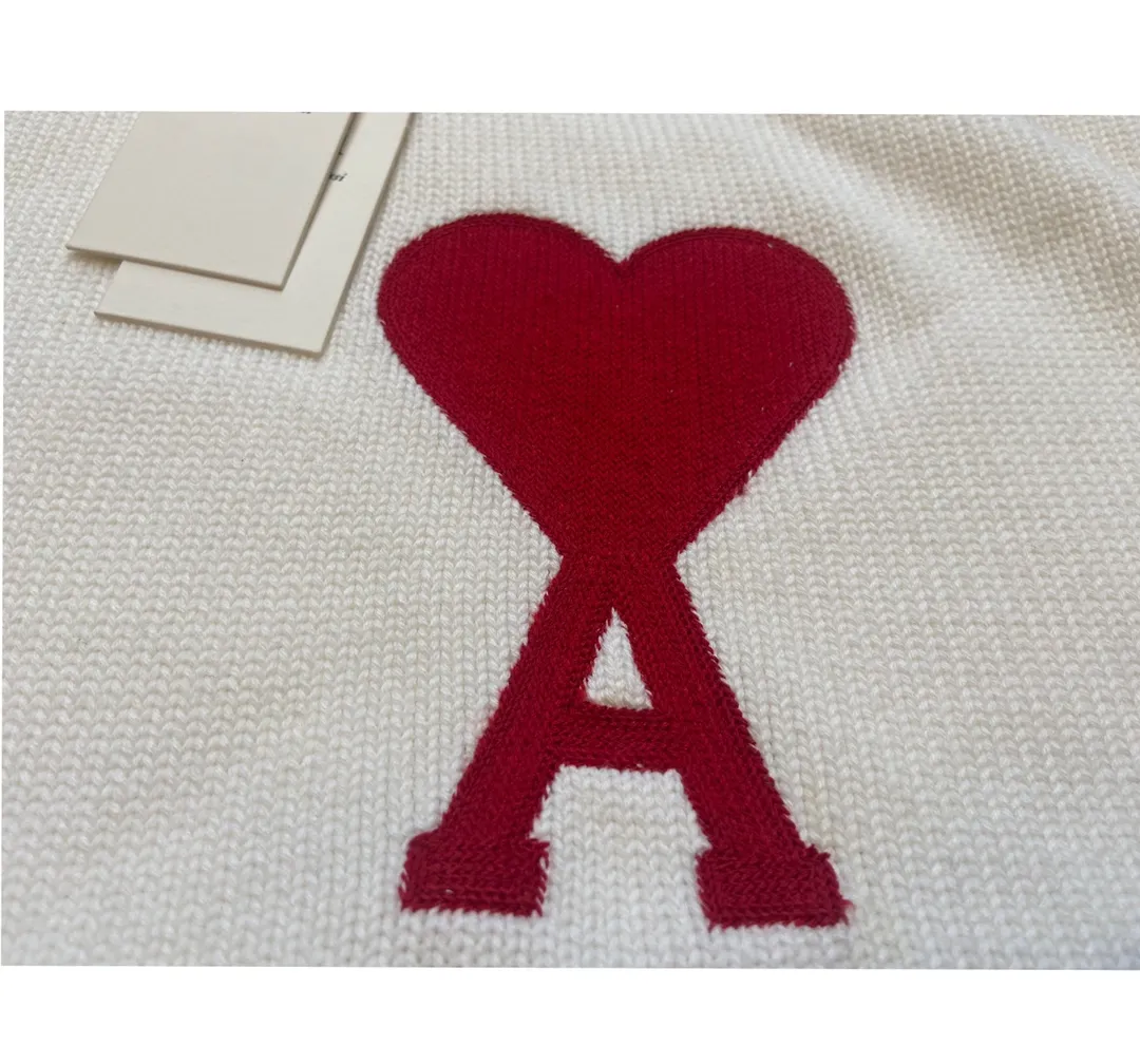 🅿️230 AMI sweater with love embroidery ① Differentiated from the replica version of market core-spun wool ② 100% pure cotton wool ③ Customized weaving weight up to 800 grams ④ Three-label QR code official website sticker ⑤ Official website size: S-L ⑥ Color: off-white