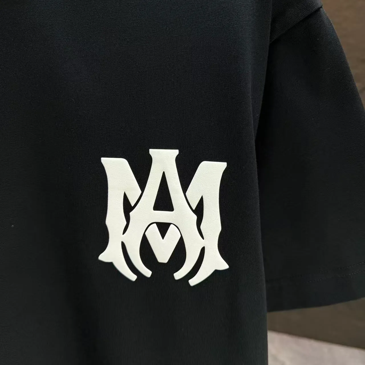 P150 AMIRI* 2025 autumn and winter new short-sleeved T-shirt Customized pure cotton letter logo three-dimensional foam Color: black white clever color dark red Size: S M L XL XXL