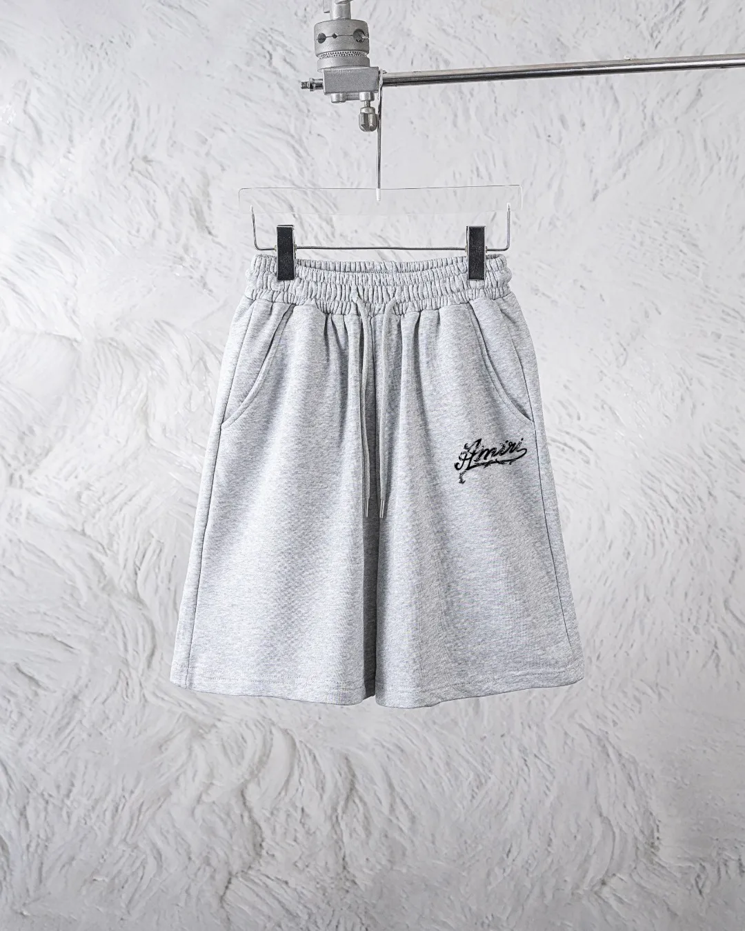 P180 AMIRI new shorts, classic printed shorts, light luxury, a must-have item for daily commuting for men and women, correct version, welcome to compare, detailed features · Made of 360g Xinjiang cotton double yarn fish scale terry fabric · Elastic waistband · Double needle stitching and cross-stitching process Color: black/grey Size: S M L XL XXL (please state your height and weight when placing an order)