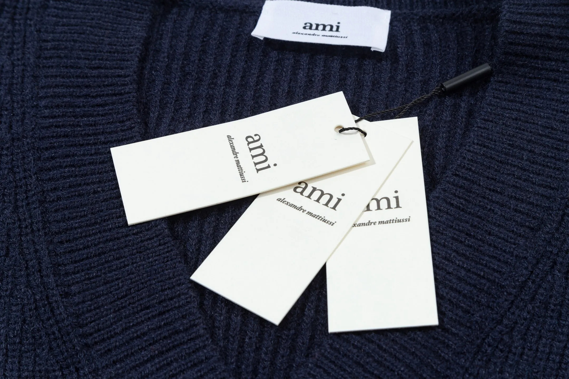 A8185# AMI Paris 2025 new autumn and winter woven ADC striped V-neck pullover long-sleeved love text logo sheep knitted sweater jacket 800G high weight Oversize version same style for men and women Color: Baolan Apricot Size: S-XL