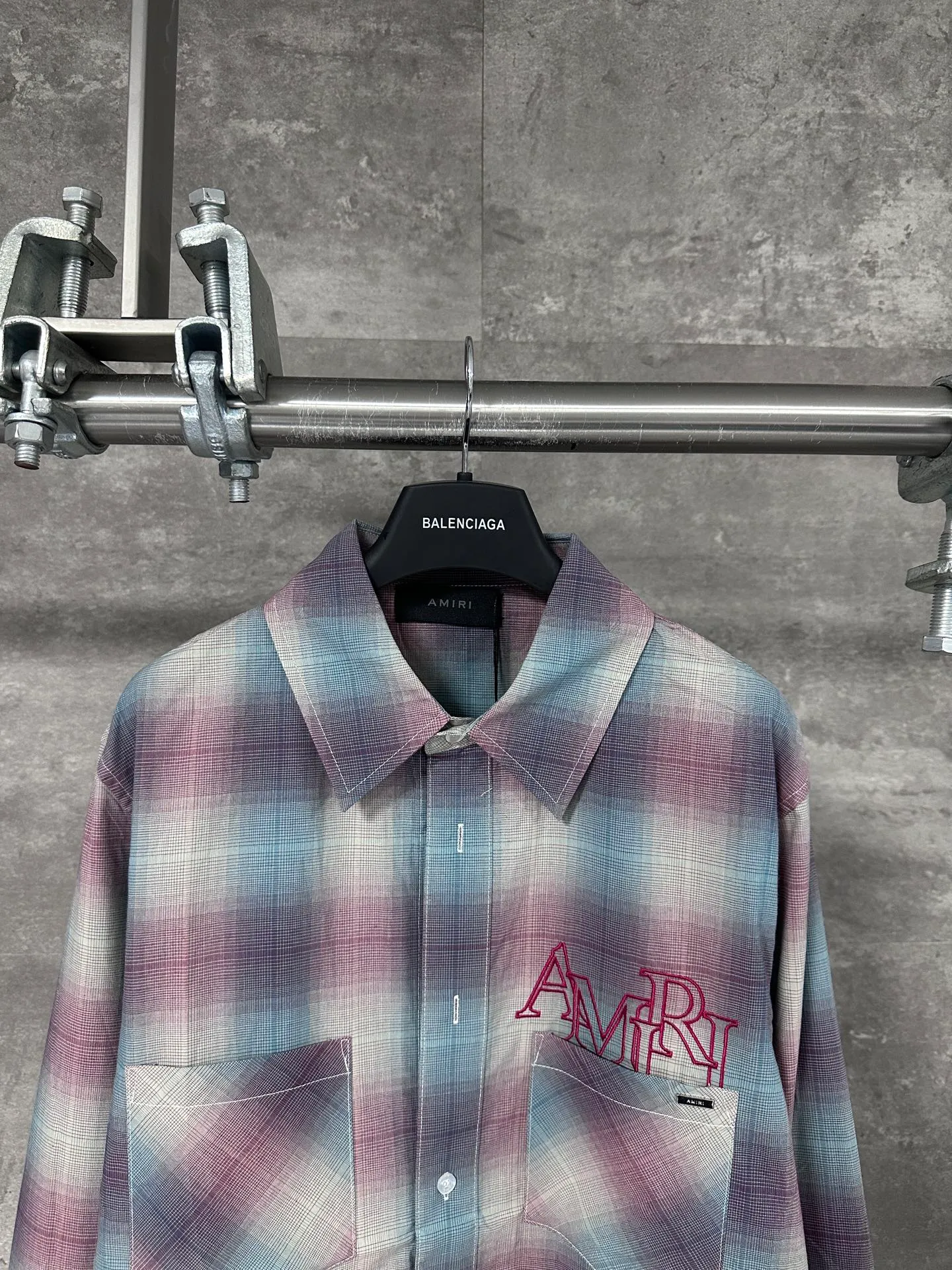 P360 💰 Amiri 2024SS spring and summer new color, knitted long-sleeved lapel shirt, custom yarn colorful plaid fabric, hem frayed and distressed effect, symmetrical patch pockets on the chest, brand logo letter embroidery embellishment, large round red embroidery on the back! Same style for men and women Size: S.M.L.XL