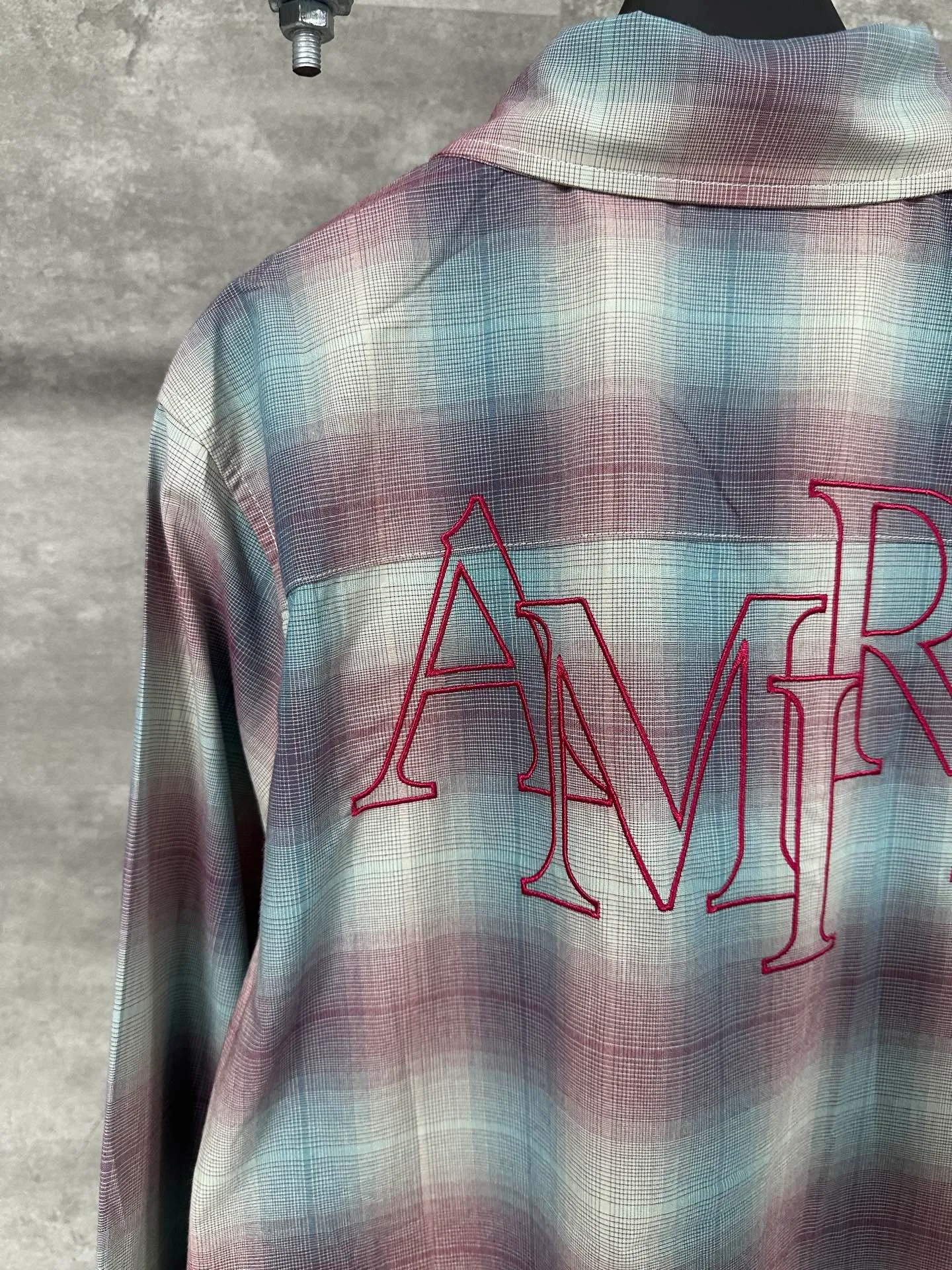 P360 💰 Amiri 2024SS spring and summer new color, knitted long-sleeved lapel shirt, custom yarn colorful plaid fabric, hem frayed and distressed effect, symmetrical patch pockets on the chest, brand logo letter embroidery embellishment, large round red embroidery on the back! Same style for men and women Size: S.M.L.XL