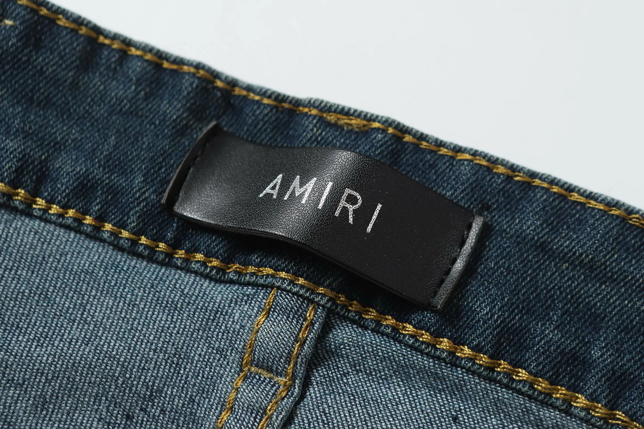 P270 AMIRI patch embroidery jeans trousers AMIRI high street basic ripped jeans trousers Color: Picture color Code number: 28-36