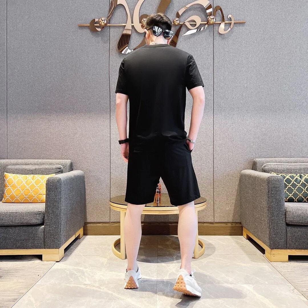 P280 Brand [AMIRI] 2025 new men’s short-sleeved shorts suit! Synchronous sales on the official website! High-end version on the market! It feels delicate and soft! Make you more comfortable to wear! The draped silhouette is awesome! Size: M-5XL (please state your height and weight when placing an order)