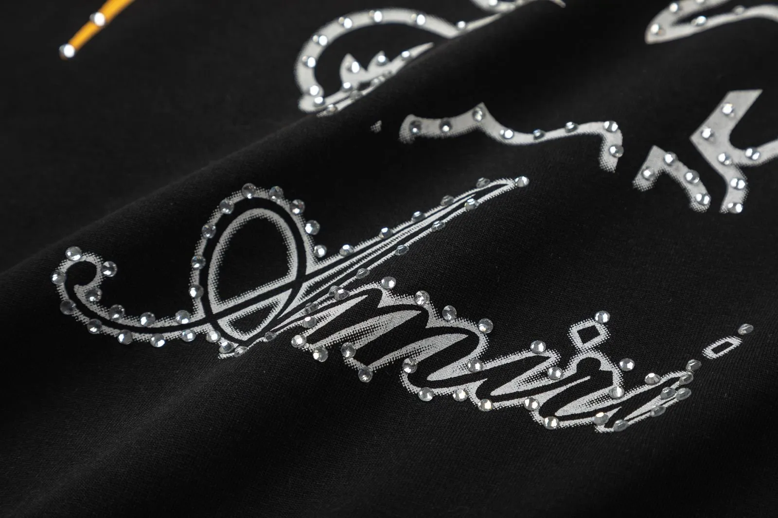 8028#P152amiri washed model with hot diamond printing logo, made of 300g weight fabric, color: black. Size: S M L XL