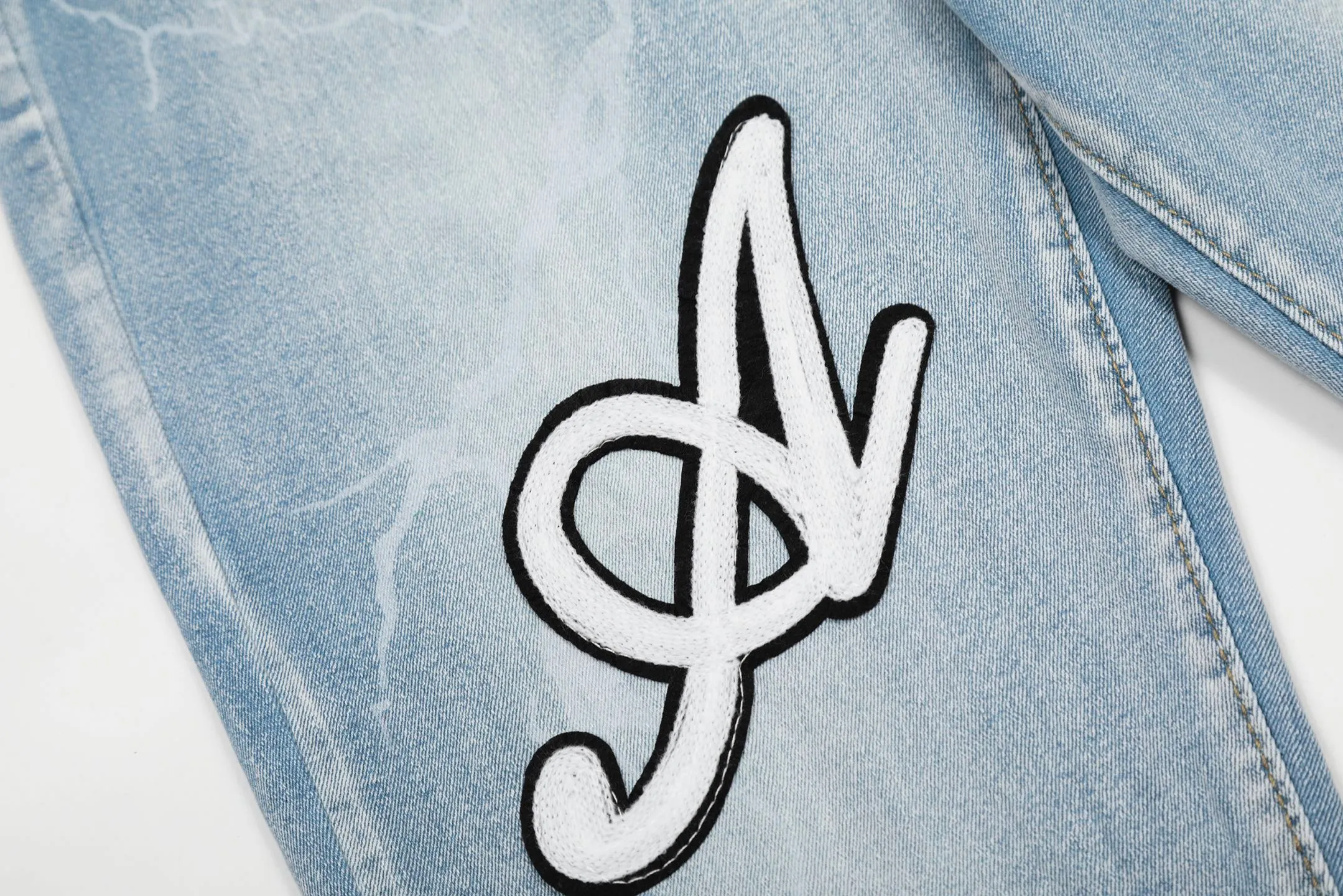 #M09 P168💰 AMIRI patch embroidery jeans trousers AMIRI high street basic ripped tight elastic jeans trousers amiri brand jeans break the production process and cutting of the original jeans, the fabrics are softer and more comfortable Hand-sewn collar label Customized logo buttons Genuine leather tag Color: blue Size: 30-32-34-36