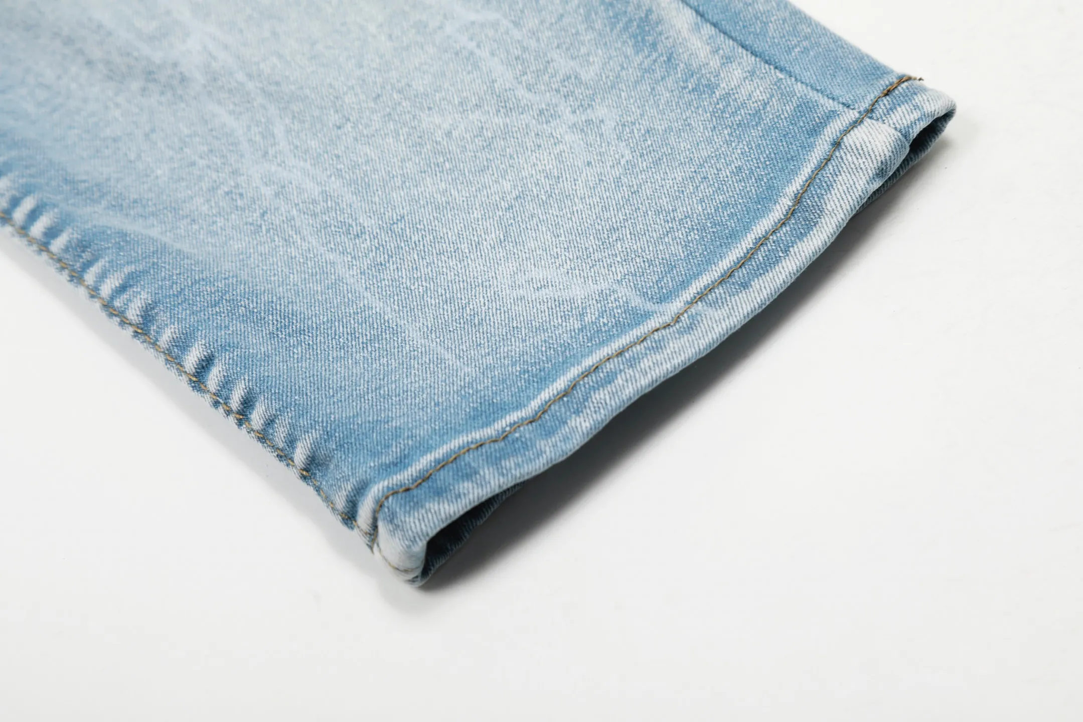 #M09 P168💰 AMIRI patch embroidery jeans trousers AMIRI high street basic ripped tight elastic jeans trousers amiri brand jeans break the production process and cutting of the original jeans, the fabrics are softer and more comfortable Hand-sewn collar label Customized logo buttons Genuine leather tag Color: blue Size: 30-32-34-36