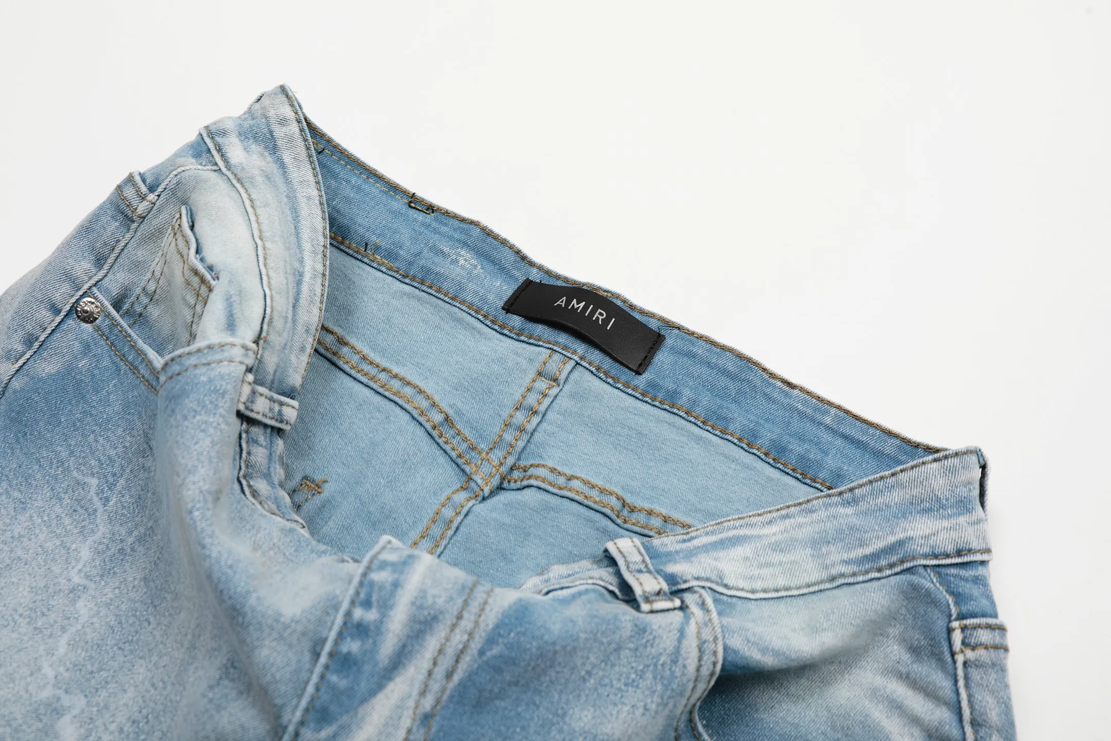 #M09 P168💰 AMIRI patch embroidery jeans trousers AMIRI high street basic ripped tight elastic jeans trousers amiri brand jeans break the production process and cutting of the original jeans, the fabrics are softer and more comfortable Hand-sewn collar label Customized logo buttons Genuine leather tag Color: blue Size: 30-32-34-36