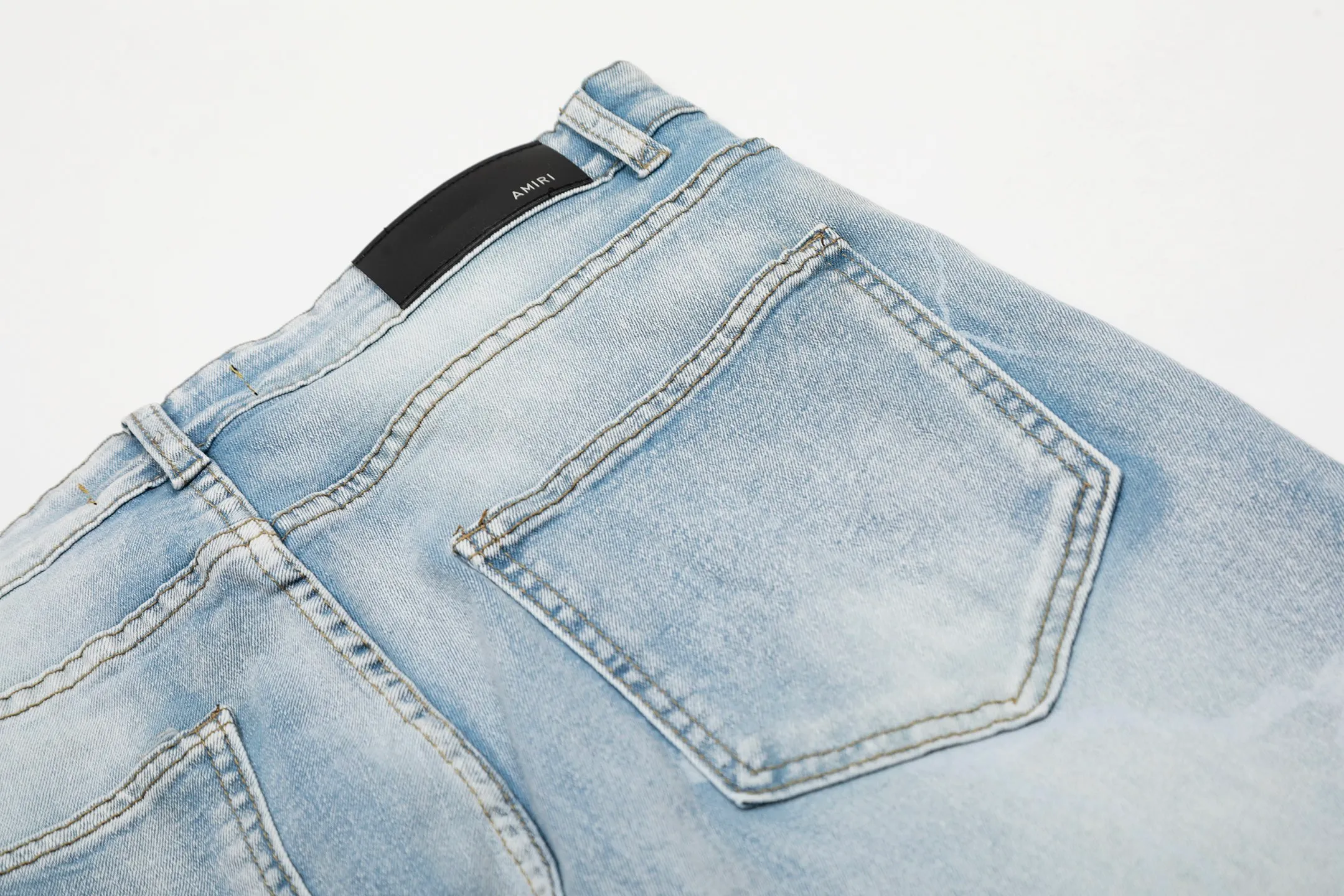 #M09 P168💰 AMIRI patch embroidery jeans trousers AMIRI high street basic ripped tight elastic jeans trousers amiri brand jeans break the production process and cutting of the original jeans, the fabrics are softer and more comfortable Hand-sewn collar label Customized logo buttons Genuine leather tag Color: blue Size: 30-32-34-36