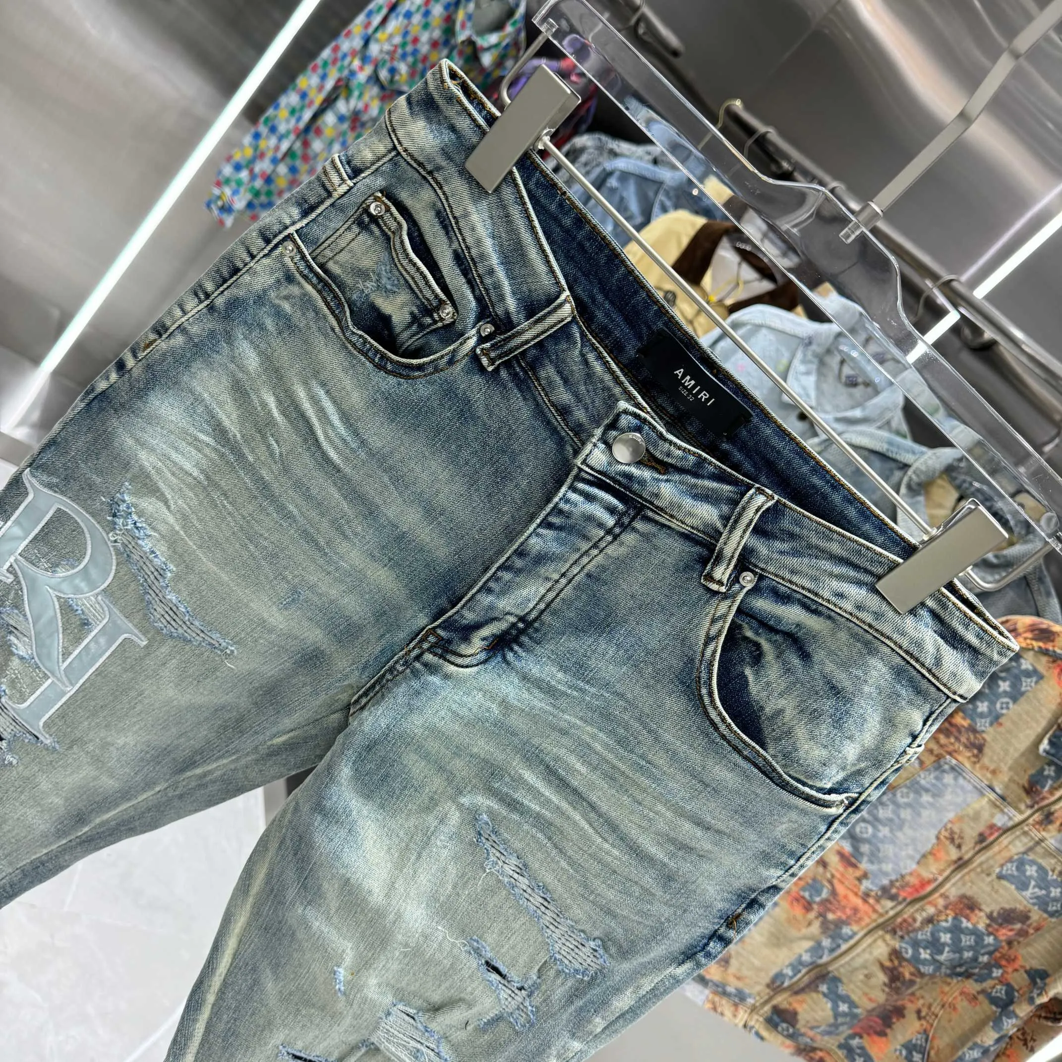 P290 Amiri ripped letter embroidery craft street fashion slim fit stretch jeans color blue size 30 32 34 36 38