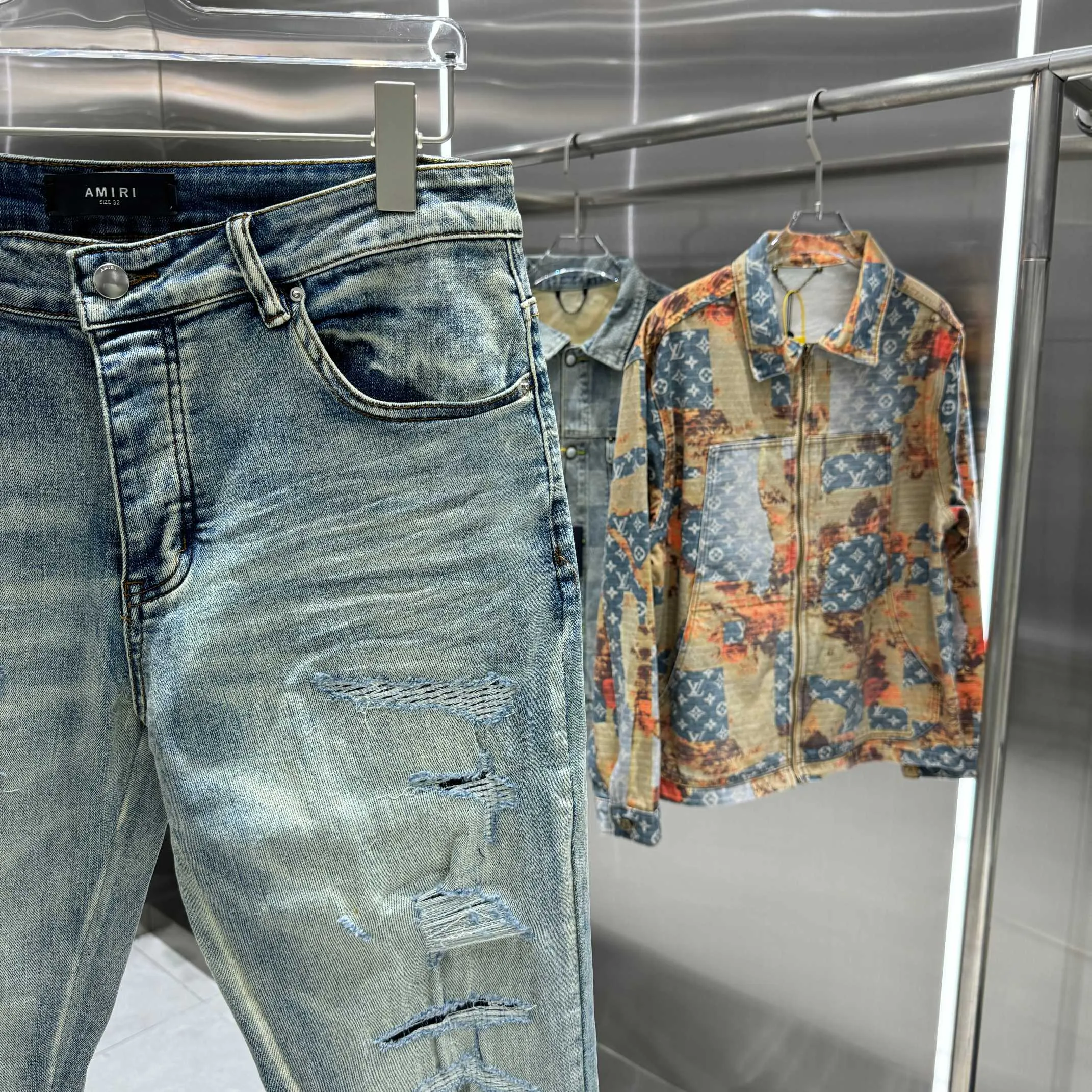 P290 Amiri ripped letter embroidery craft street fashion slim fit stretch jeans color blue size 30 32 34 36 38