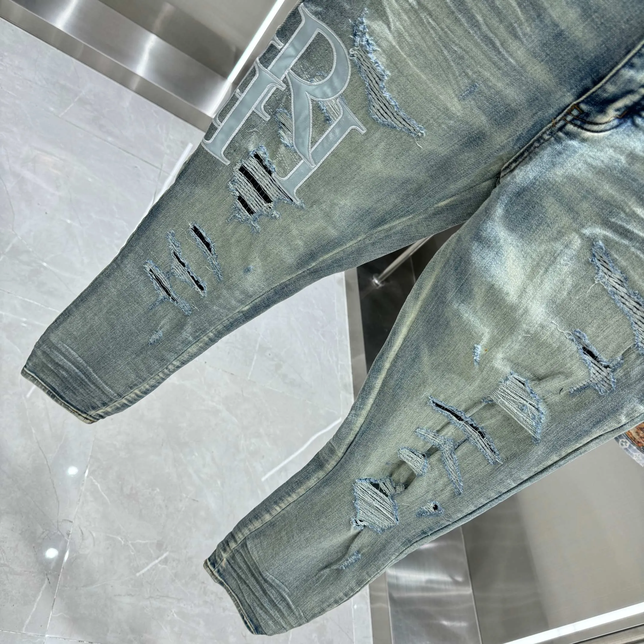 P290 Amiri ripped letter embroidery craft street fashion slim fit stretch jeans color blue size 30 32 34 36 38