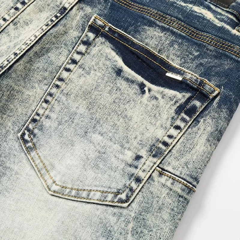 #N20 P246💰 (Top version) AMIRI hot high street jeans slim fit stretch washed knife cut trousers men's fashion AMIRI amiri is transliterated as Emil, which is the name of the founder. Mike Amiri, the founder of amiri, grew up in Los Angeles, USA. He was influenced by local street culture and Punk Rock since he was a child, so he founded the amiri brand named after himself. A variety of trendy clothing meets the needs of different trendy players. Amiri clothing has novel and unique styles and is a well-known street brand in the United States. The styles and styles of many clothes are loved by many street photographers. The various clothing styles meet the dressing needs of different people, show their unique temperament, and show the trend of dressing. amiri's jeans are relatively famous. Not only do they have many styles, but the quality of the jeans is also very good. Many celebrities have also worn amiri brand jeans. Color: Picture color Size: 28, 30, 32, 34, 36 28 30 32 34 36 Waist 71 76 81 86 91 Qianlang 26.5 27.5 28.5 29.5 30.5 Hou Lang 37 38 39 40 41 Foot 14 14.8 15.6 16.4 17.2 Foreign Minister 100 102 104 106 107