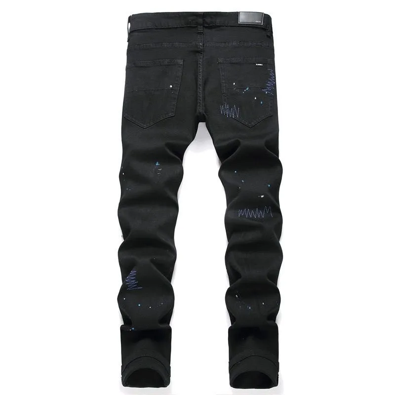 P246 💰 (Top version) AMIRI popular high street jeans slim fit stretch washed knife cut trousers for men. AMIRI amiri is transliterated as Emil, which is the name of the founder. Mike Amiri, the founder of amiri, grew up in Los Angeles, USA. He was influenced by local street culture and Punk Rock since childhood, so he founded the amiri brand named after himself. A variety of trendy clothing meets the needs of different fashion players. Amiri clothing has novel and unique styles and is a well-known street brand in the United States. The styles and styles of many clothes are loved by many street photographers. The various clothing styles meet the dressing needs of different people, show their unique temperament, and show the trend of dressing. amiri's jeans are relatively famous. Not only do they have many styles, but the quality of the jeans is also very good. Many celebrities have also worn amiri brand jeans. Color: Picture color Size: 28, 30, 32, 34, 36 28 30 32 34 36 Waist 71 76 81 86 91 Qianlang 26.5 27.5 28.5 29.5 30.5 Hou Lang 37 38 39 40 41 Foot 14 14.8 15.6 16.4 17.2 Foreign Minister 100 102 104 106 107