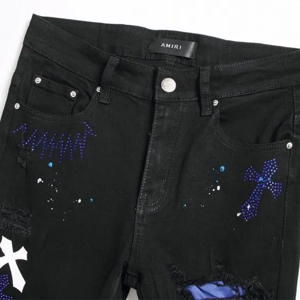 P246 💰 (Top version) AMIRI popular high street jeans slim fit stretch washed knife cut trousers for men. AMIRI amiri is transliterated as Emil, which is the name of the founder. Mike Amiri, the founder of amiri, grew up in Los Angeles, USA. He was influenced by local street culture and Punk Rock since childhood, so he founded the amiri brand named after himself. A variety of trendy clothing meets the needs of different fashion players. Amiri clothing has novel and unique styles and is a well-known street brand in the United States. The styles and styles of many clothes are loved by many street photographers. The various clothing styles meet the dressing needs of different people, show their unique temperament, and show the trend of dressing. amiri's jeans are relatively famous. Not only do they have many styles, but the quality of the jeans is also very good. Many celebrities have also worn amiri brand jeans. Color: Picture color Size: 28, 30, 32, 34, 36 28 30 32 34 36 Waist 71 76 81 86 91 Qianlang 26.5 27.5 28.5 29.5 30.5 Hou Lang 37 38 39 40 41 Foot 14 14.8 15.6 16.4 17.2 Foreign Minister 100 102 104 106 107