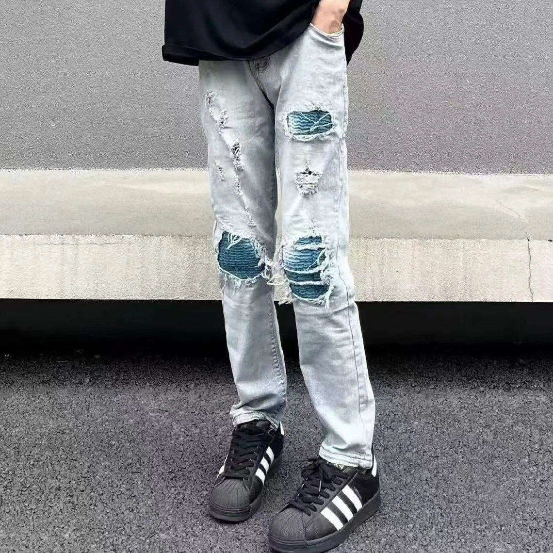 #M68 P168💰 AMIRI patch embroidery jeans trousers AMIRI high street basic ripped tight elastic jeans trousers amiri brand jeans break the production process and cutting of the original jeans, the fabrics are softer and more comfortable Hand-sewn collar label Customized logo buttons Genuine leather tag Color: Picture color Size: 30-32-34-36