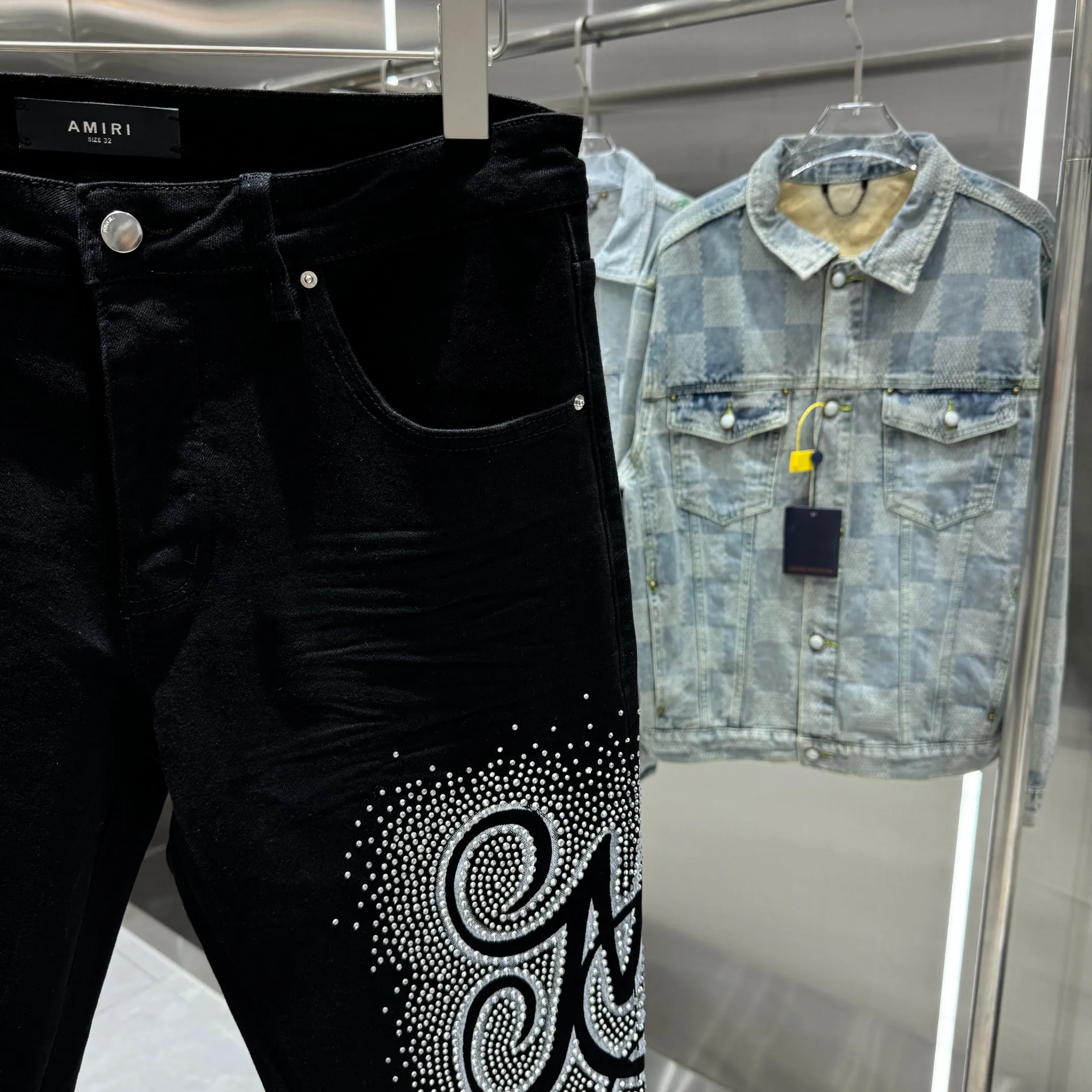 P290 Amiri letter pattern hot diamond street fashion slim fit stretch jeans Color Black Size 30 32 34 36 38