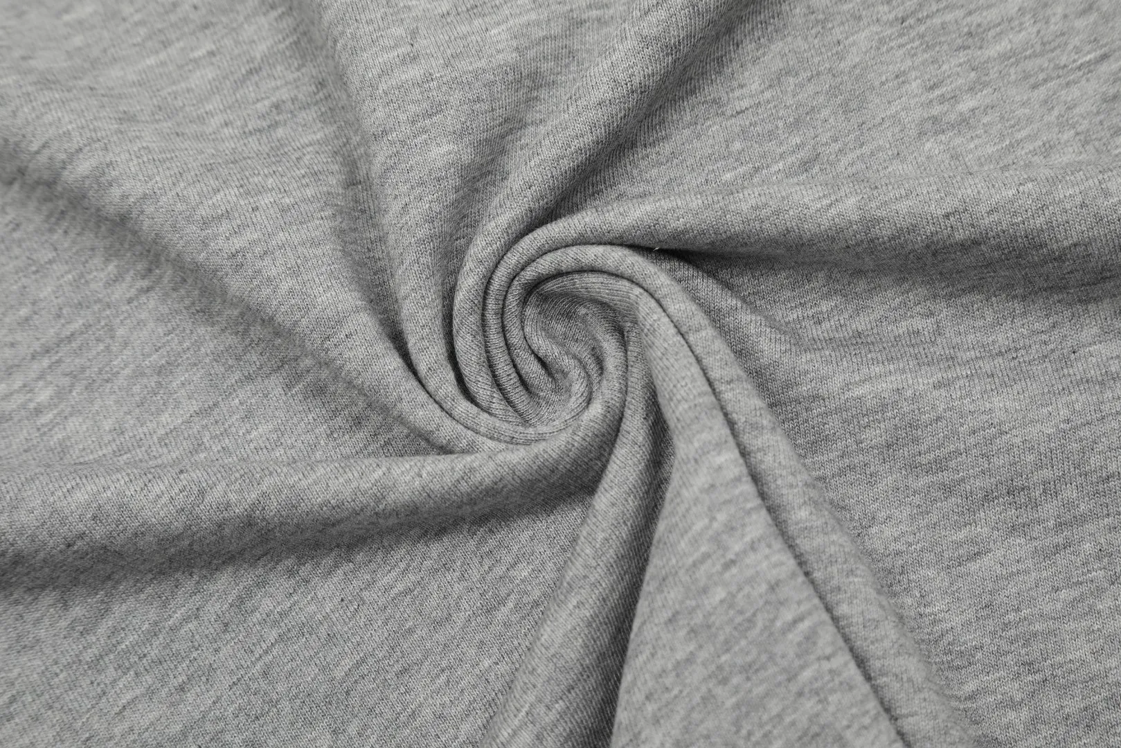 🅿️116 "The first quality in the market" Style number: LT3109# Ami Ami 2024ss spring and summer classic new embroidered love short sleeves We have been making this style for the third year. At the beginning, there were no counters in mainland China and we were already making it. The quality and details are invincible. Order with confidence and pay attention to the details. ✅2024 newly upgraded two-end folding handmade main wheat. Restore the counter. ✅240G Xinjiang long-staple cotton top double yarn. The shrinkage rate is controlled at 2%. Export-grade solid color quality, truly not easy to deform, shrink or fade. ✅Details are the only one in Guangzhou. Half-fold neck design at the counter. Complex workmanship. ✅The maximum size can be worn up to 230 catties. No pressure to export to Europe and the United States. Sizes S-XL Color (8 colors): Black, navy, oatmeal, pink, white, gray, light blue, rose pink