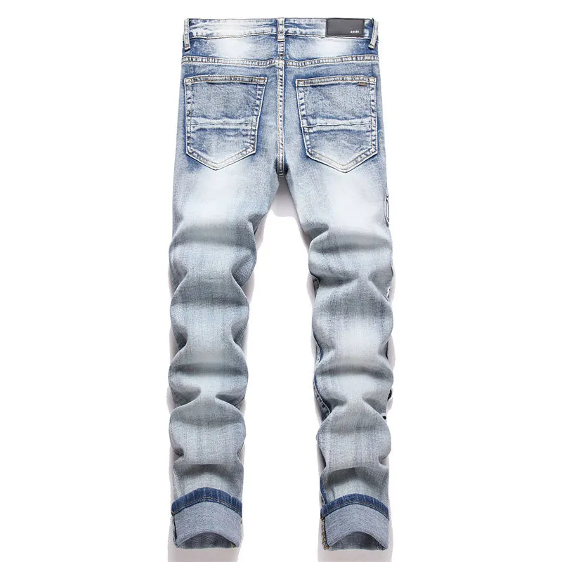 P186 Top replica AMIRI splash-ink medal patch embroidered jeans trousers AMIRI high street basic ripped tight stretch jeans trousers Amiriamiri is transliterated as Emil, which is the name of the founder. Mike Amiri, the founder of amiri, grew up in Los Angeles, USA. He was influenced by the local street culture Rock since childhood, so he founded the amiri brand named after himself. A variety of trendy brand clothing meets the needs of different fashion players. Amiri clothing has novel and unique styles and is a well-known street brand in the United States. Many of its styles and styles are loved by many street photographers. Various clothing styles meet the needs of different people, show their unique temperament, and show the trend of dressing. amiri's jeans are relatively famous. Not only do they have many styles, but the quality of the jeans is also very good. Many celebrities have also worn amiri brand jeans.  The jeans of the amiri brand break through the production process and cutting of the original jeans. The fabrics are relatively soft and comfortable, and are not as hard as some jeans, which can irritate the skin and cause the skin to bleed when worn. Los Angeles trendy brand Amiri's jeans are made with great detail from tailoring to texture, adding wrinkles, bullet holes, damage and other details to add to the trendiness of the jeans. You can choose the style that suits you according to your own needs. Only when you wear a suitable style can you have a certain sense of fashion.  In recent years, high street has become a word that appears more and more frequently in men's clothing. High street style has also become an important direction for everyone's matching. High street related items are basically inseparable from oversize or off-shoulder tops. The lower body is matched with trackpants or tight-fitting denim. In my opinion, the most representative one is perhaps annihilation. Color; picture color Size: m l xl xxl