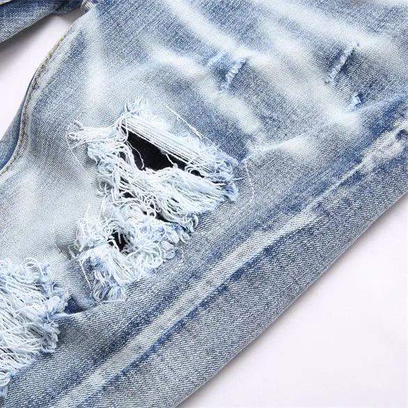 P186 Top replica AMIRI splash-ink medal patch embroidered jeans trousers AMIRI high street basic ripped tight stretch jeans trousers Amiriamiri is transliterated as Emil, which is the name of the founder. Mike Amiri, the founder of amiri, grew up in Los Angeles, USA. He was influenced by the local street culture Rock since childhood, so he founded the amiri brand named after himself. A variety of trendy brand clothing meets the needs of different fashion players. Amiri clothing has novel and unique styles and is a well-known street brand in the United States. Many of its styles and styles are loved by many street photographers. Various clothing styles meet the needs of different people, show their unique temperament, and show the trend of dressing. amiri's jeans are relatively famous. Not only do they have many styles, but the quality of the jeans is also very good. Many celebrities have also worn amiri brand jeans.  The jeans of the amiri brand break through the production process and cutting of the original jeans. The fabrics are relatively soft and comfortable, and are not as hard as some jeans, which can irritate the skin and cause the skin to bleed when worn. Los Angeles trendy brand Amiri's jeans are made with great detail from tailoring to texture, adding wrinkles, bullet holes, damage and other details to add to the trendiness of the jeans. You can choose the style that suits you according to your own needs. Only when you wear a suitable style can you have a certain sense of fashion.  In recent years, high street has become a word that appears more and more frequently in men's clothing. High street style has also become an important direction for everyone's matching. High street related items are basically inseparable from oversize or off-shoulder tops. The lower body is matched with trackpants or tight-fitting denim. In my opinion, the most representative one is perhaps annihilation. Color; picture color Size: m l xl xxl