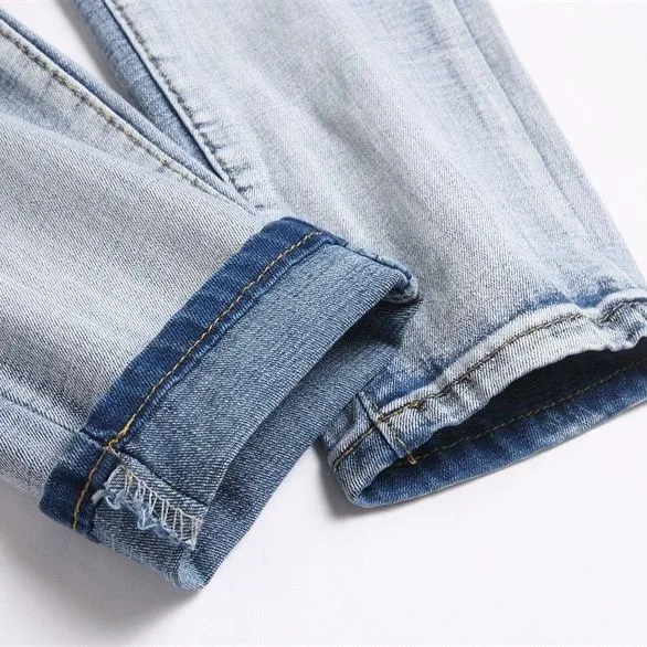 P180 Top replica AMIRI denim shorts AMIRI high street basic ripped tight stretch jeans trousers Amiriamiri is transliterated as Emil, which is the name of the founder. Mike Amiri, the founder of amiri, grew up in Los Angeles, USA. He was influenced by the local street culture Rock since he was a child, so he founded the amiri brand named after himself. A variety of trendy clothing meets the needs of different fashion players. Amiri clothing has novel and unique styles and is a well-known street brand in the United States. Many of its styles and styles are loved by many street photographers. Various clothing styles meet the needs of different people, show their unique temperament, and show the trend of dressing. amiri's jeans are relatively famous. Not only do they have many styles, but the quality of the jeans is also very good. Many celebrities have also worn amiri brand jeans. Fashionability.  Color; picture color Size: m l xl xxl