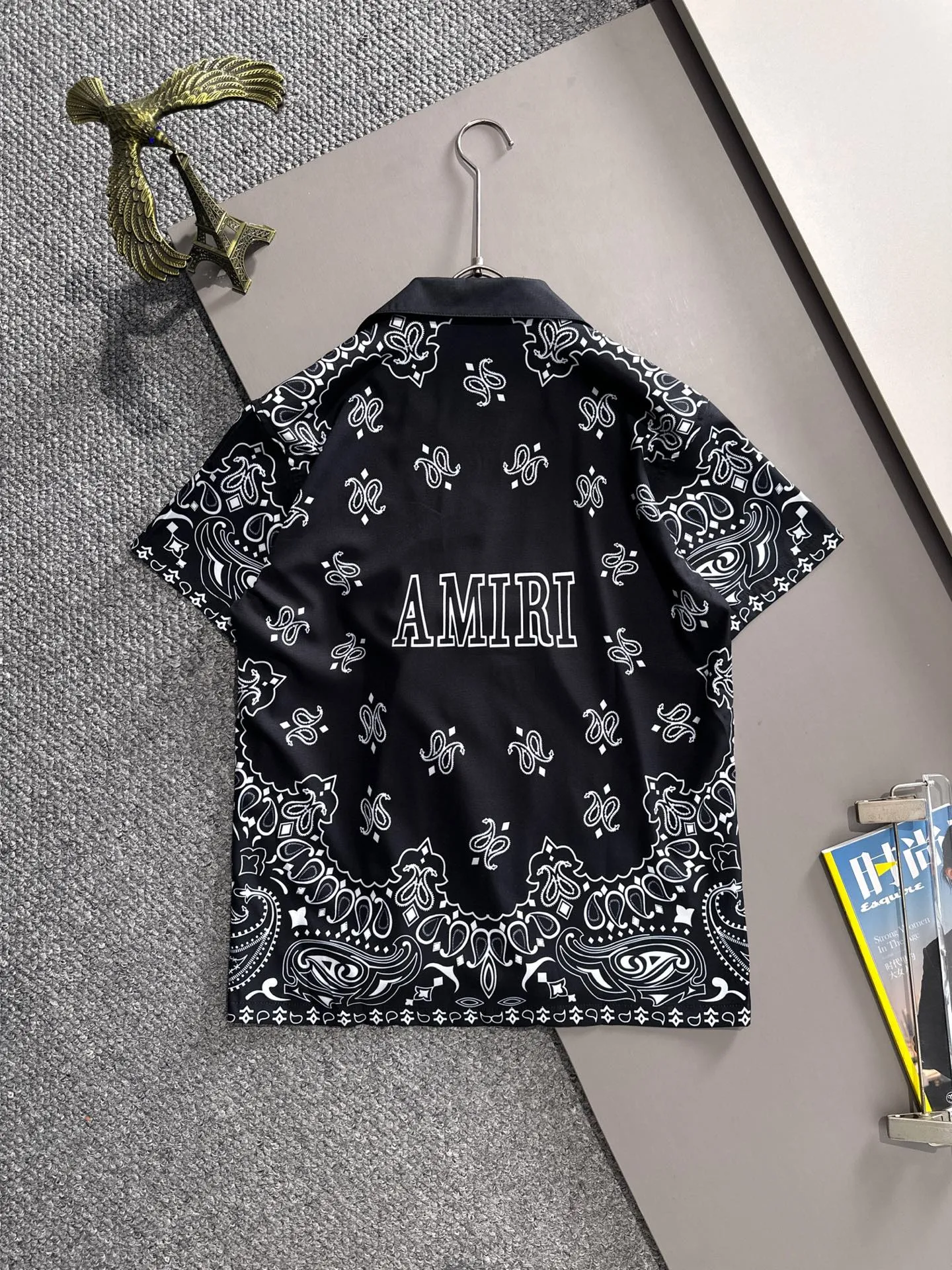 P360 AMIRI2025 summer classic LOGO design all-over printing suit, light and thin cotton full-body digital printing, made of high-quality polyester fiber fabric, breathable mesh lining is added to the pants, carefully created standard version, can be matched separately with clothes, versatile style for leisure time! The classic logo on the whole body is very eye-catching, showing a sense of luxury and style, becoming a classic and mainstream style that never goes out of style and is elegant! Extremely handsome, classic and heroic. Same style for men and women. Size: M-3XL (please note your height and weight when placing an order)