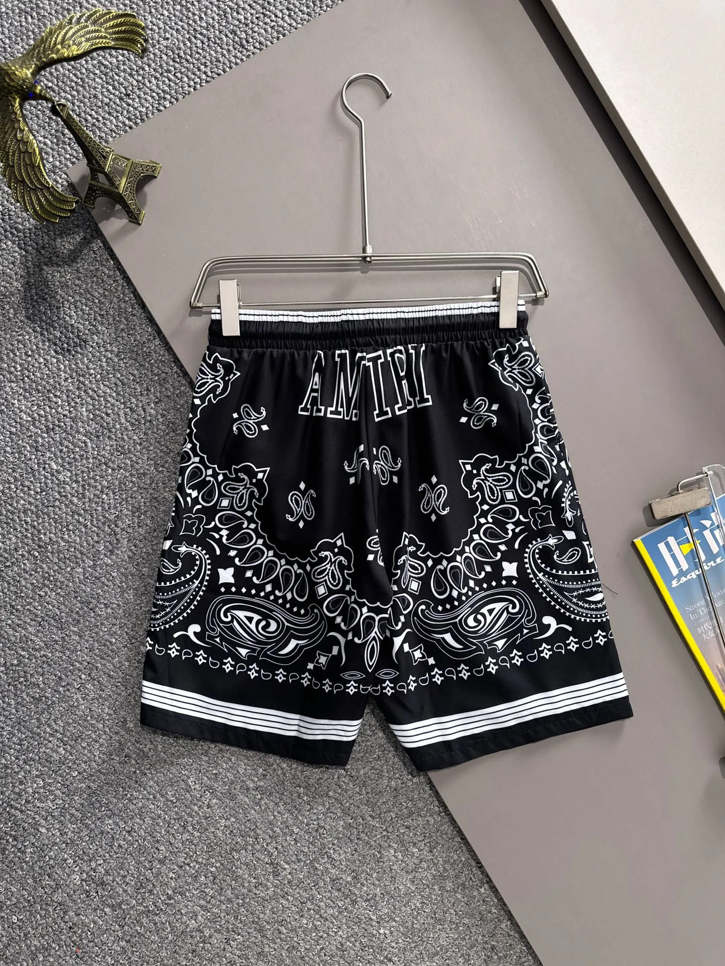 P360 AMIRI2025 summer classic LOGO design all-over printing suit, light and thin cotton full-body digital printing, made of high-quality polyester fiber fabric, breathable mesh lining is added to the pants, carefully created standard version, can be matched separately with clothes, versatile style for leisure time! The classic logo on the whole body is very eye-catching, showing a sense of luxury and style, becoming a classic and mainstream style that never goes out of style and is elegant! Extremely handsome, classic and heroic. Same style for men and women. Size: M-3XL (please note your height and weight when placing an order)