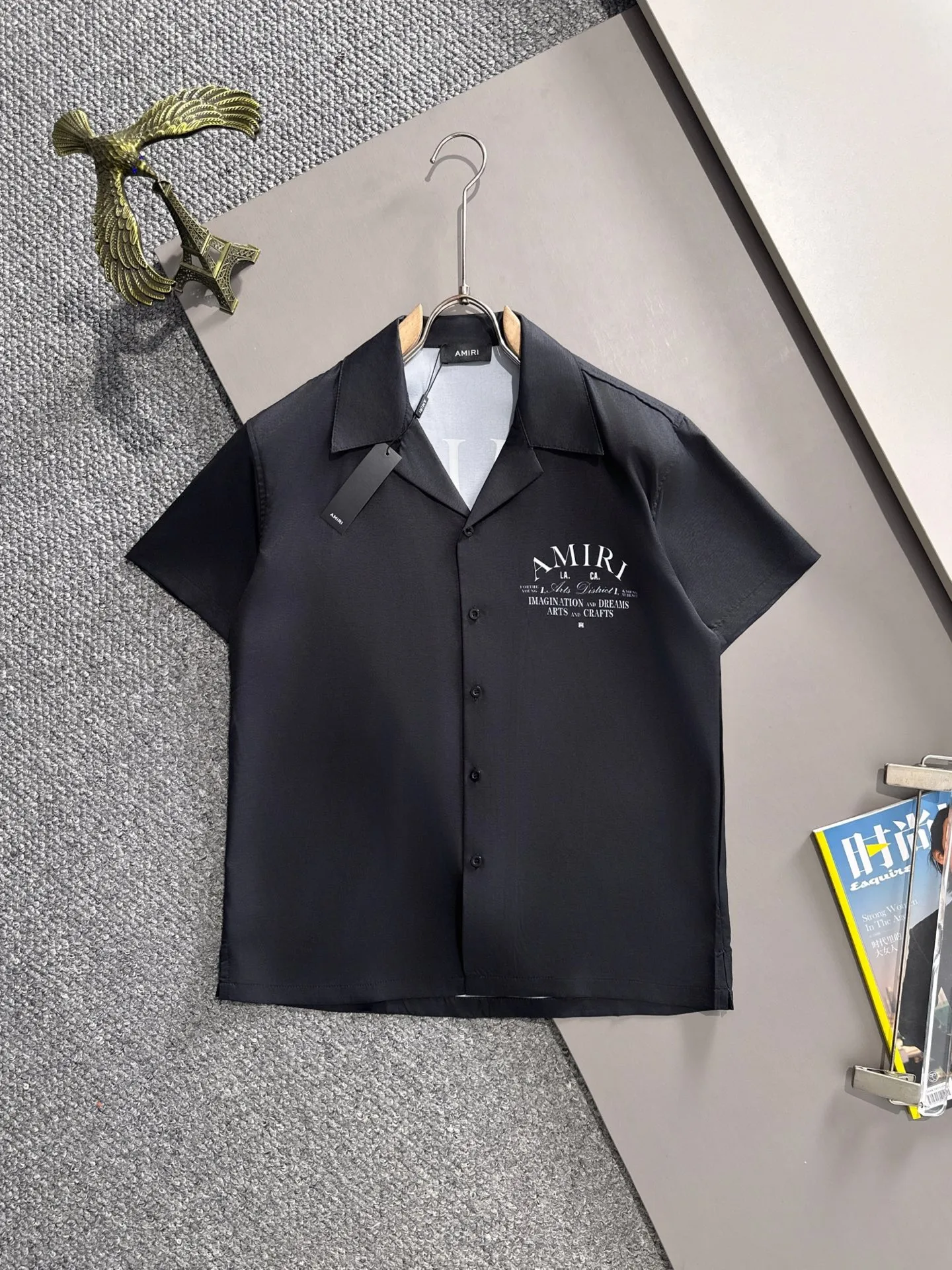 P360 AMIRI2025 summer classic LOGO design all-over printing suit, light and thin cotton full-body digital printing, made of high-quality polyester fiber fabric, breathable mesh lining is added to the pants, carefully created standard version, can be matched separately with clothes, versatile style for leisure time! The classic logo on the whole body is very eye-catching, showing a sense of luxury and style, becoming a classic and mainstream style that never goes out of style and is elegant! Extremely handsome, classic and heroic. Same style for men and women. Size: M-3XL (please note your height and weight when placing an order)