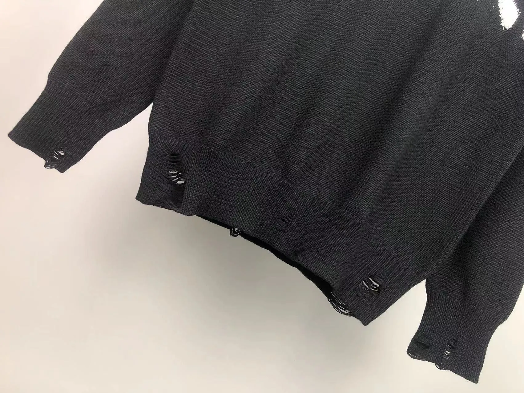 P230 🎉 AMIRI new style letter Logo jacquard, tassels destroyed holes European and American style sweater, color: pearl white, black size: S M L XL XXL