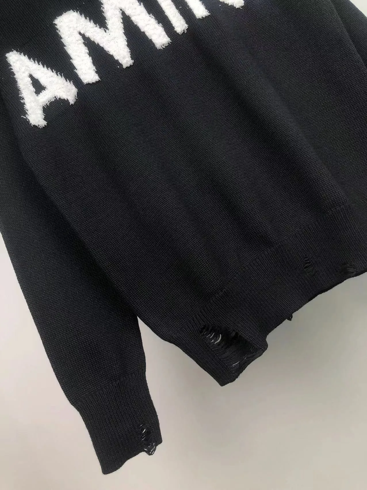 P230 🎉 AMIRI new style letter Logo jacquard, tassels destroyed holes European and American style sweater, color: pearl white, black size: S M L XL XXL