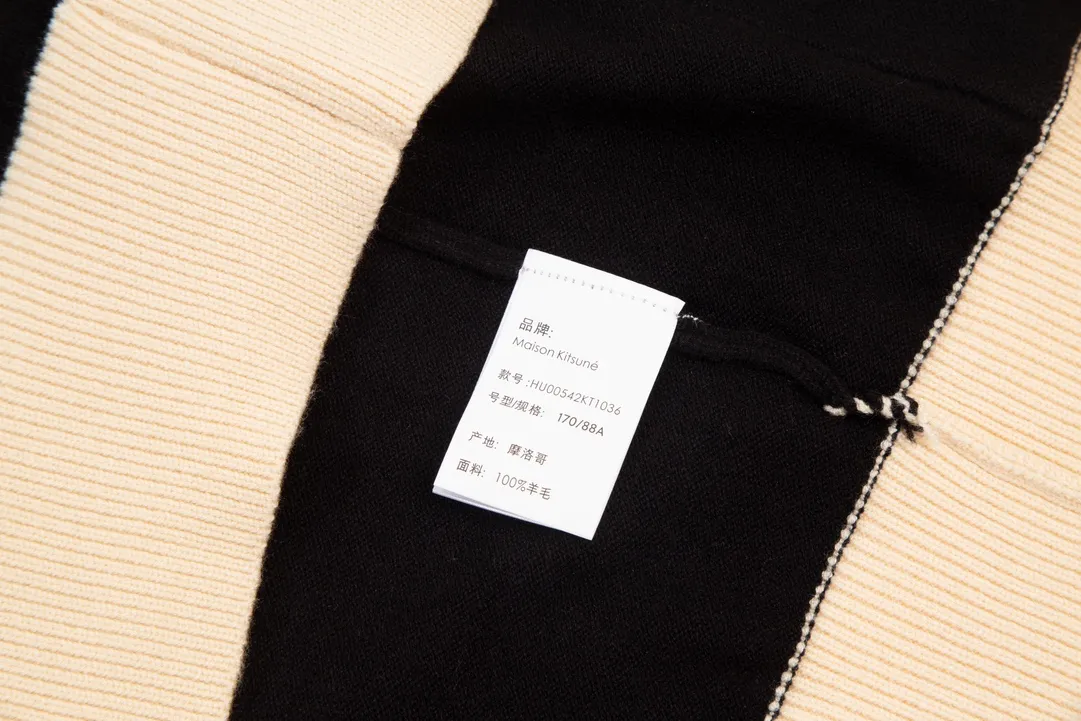 P200 A089# MAISON KITSUNE 2023 new autumn and winter classic little fox embroidered V-neck cardigan jacket sweater, same style for men and women Color: black gray light brown Baolan Size: S-XL