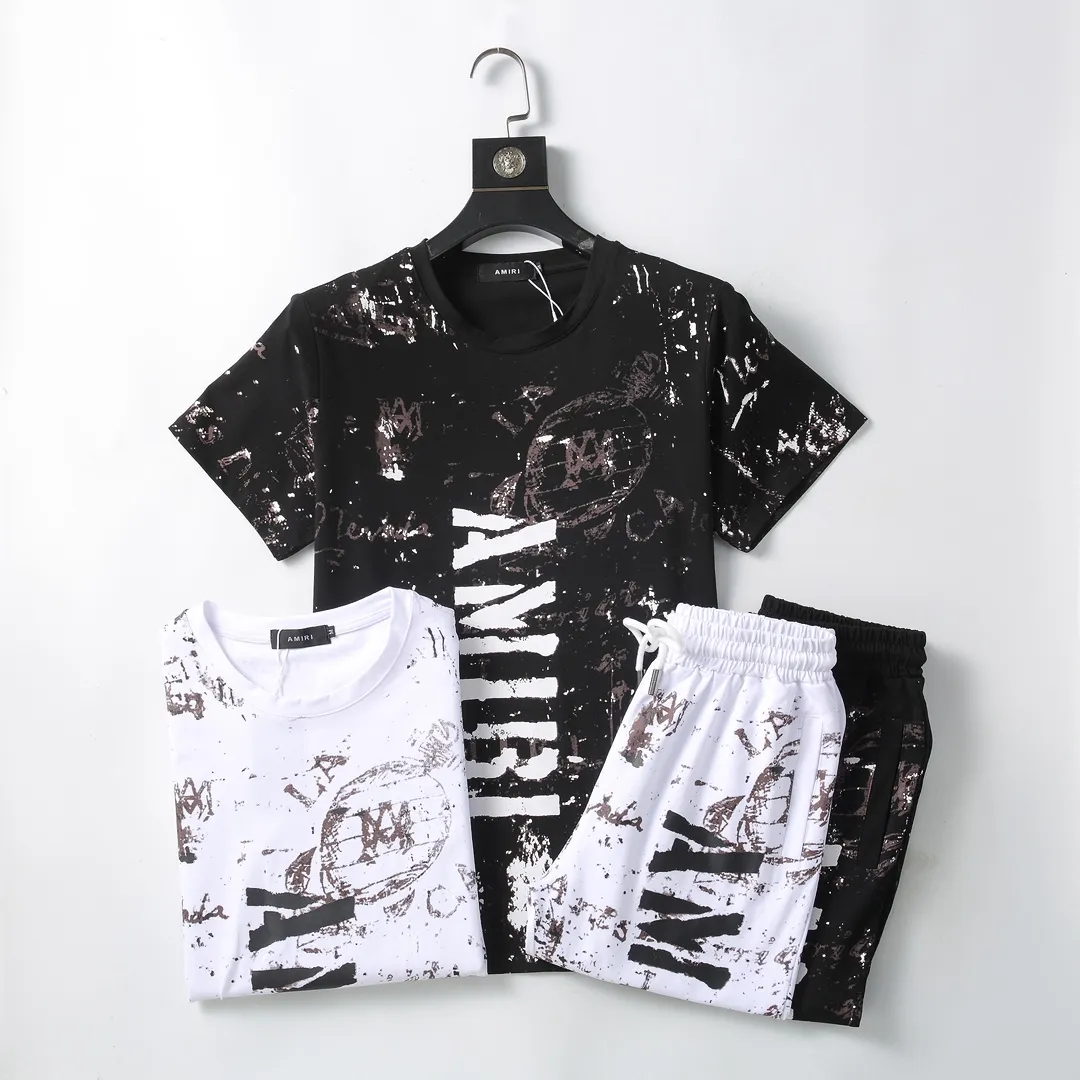 P290 🌸🌸🌸 AMIRI 25ss spring and summer advanced customization spring and summer series, round neck casual suit, short-sleeved T-shirt suit and three-quarter pants, imported high-grade elastic fabric, delicate, soft, comfortable and breathable, stiff and shaping, extraordinary quality. Exquisite three-dimensional tailoring and outstanding texture are made of high-end materials supplied by customers. They are very textured and durable. They are produced by domestic first-line factories. From cutting to hand-sewing, there is basically no extraneous touch. The pattern is quite crisp and there is no feeling of procrastination at all. It has a delicate and soft feel and smooth texture! Color: Picture color Size: M--3xL