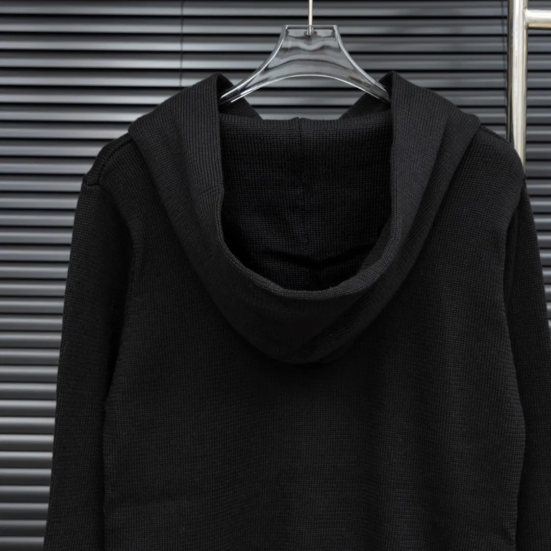 P310 Style: AMIRI distressed knitted hooded long-sleeved sweater Size: S-XXL Fabric: Wool blend Accessories: Full set of customized original accessories No gender distinction, same style for men and women