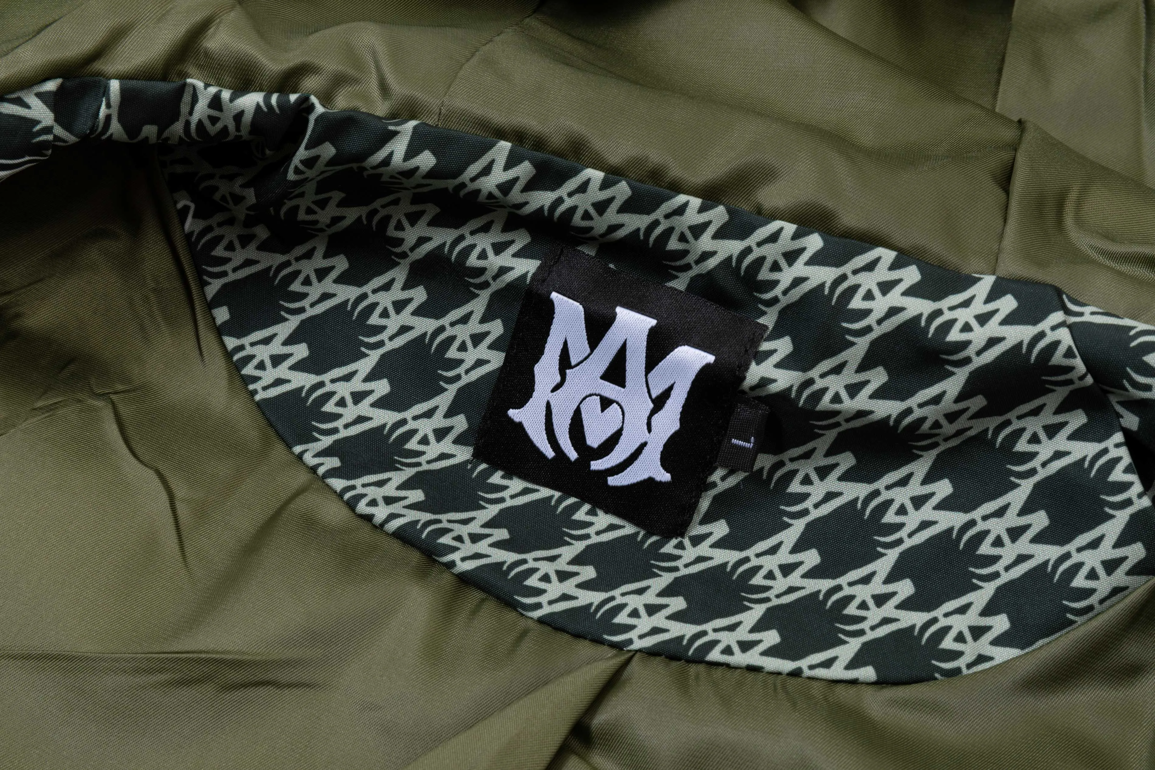 P320 2025 AMIRI... New style for autumn and winter Hardware Logo. High-quality hooded jacket. Mainly recommended version. Customized fabrics. Higher grade. High-density memory brushed lining. More fashionable and comfortable. High-standard customization. The upper body is very stylish. Classic and versatile. It can be matched with any fashion. The version is super good. It is recommended!  Color: Blue Green Size: M-4XL