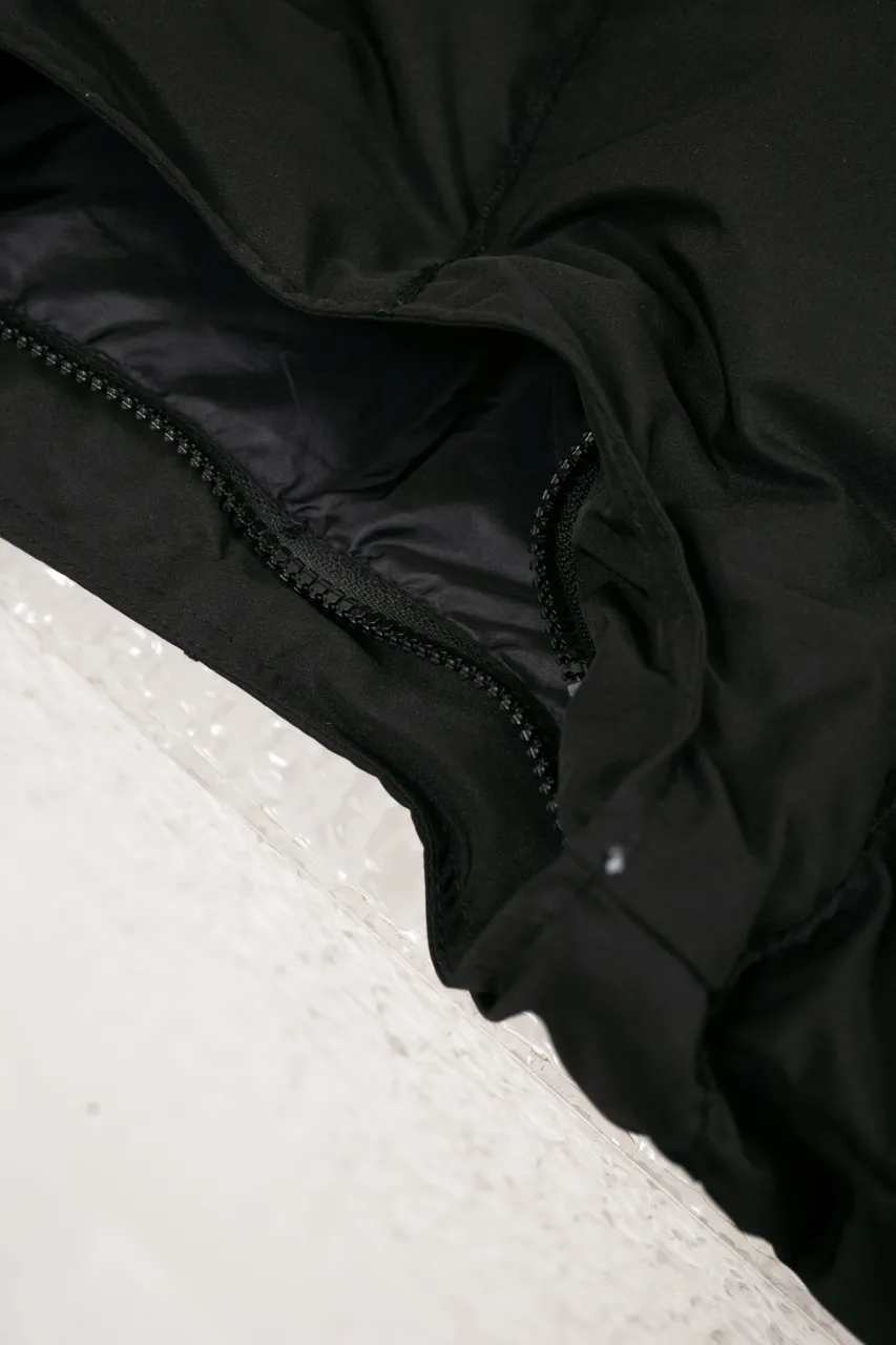 DIOR AND LEWIS HAMILTON JACKET Black technical fabric with removable sleeves This jacket is from the DIOR AND LEWIS HAMILTON limited series. Crafted from black technical fabric and embellished with DIOR AND LEWIS HAMILTON embroidery, the graphic design highlights the iconic Dior signature. With detachable sleeves, it can be worn in two different ways. It can be paired with jeans to create a low-key sporty look. DIOR AND LEWIS HAMILTON Embroidery and zip Knitted collar Detachable sleeves Front and internal flapless pockets Body: 100% nylon, Lining: 100% nylon