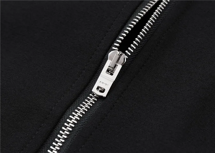 P580 🌸🌸🌸 Amiri 2025 Autumn and Winter New Style Suit High quality, top version trading company channel order, overseas boutique exclusive limited sale, classic is eternal, it is definitely worth buying! This type of suit is also a must-have. You don’t have to think about how to match it, you can just get it in one set! Customized fabric, smooth to the touch, yet stiff and stylish, giving the upper body a full texture! The overall design is simple and elegant without losing style. It has a strong sense of upper body and is definitely at the forefront of fashion. It is very comfortable to wear. There is no need to say much about the style and cut of the pants. The upper body is exquisite and vivid. It is a truly top-notch casual suit that can be used in various occasions whether it is sports or leisure time! ! !   Three complete standards Color: Picture color Size: M, L, xL, xxL, xxxL