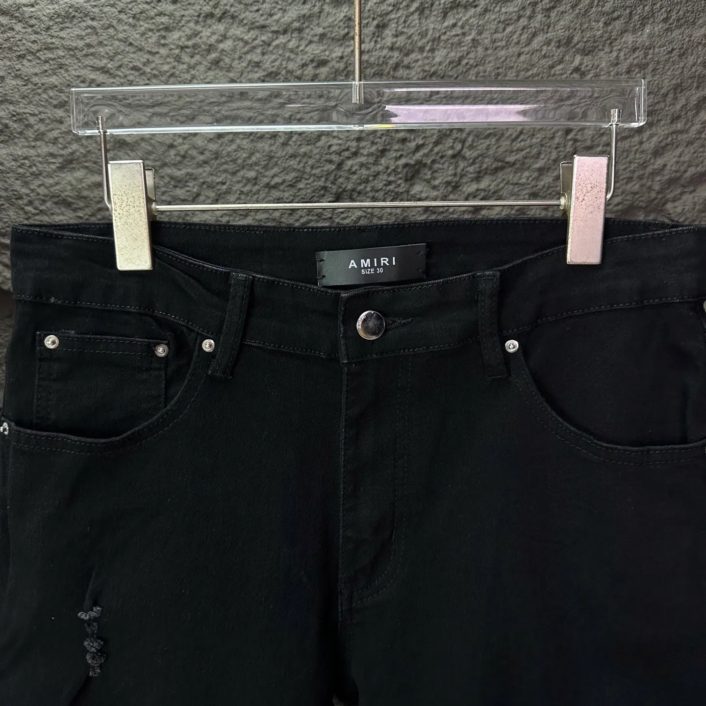 P230 Amiri 2025 new hot diamond patch couples style washed stretch jeans 🔥High version🔥High version🔥Top ceiling quality Styles with different washed textures are very friendly to people with thin legs and thick legs. The straight version is very flattering to the leg shape. Moderate length that never goes out of style, easy to match with casually, basic styling for various styles, a must-have in the wardrobe! The fabric is stiff but also makes the upper body soft without losing texture. The washing process is even more perfect. It is a must-have item for everyone! ! ! Washed wheat, hang tag, pants label, three complete labels, color: black, size: 28, 30, 32, 34 (four sizes)