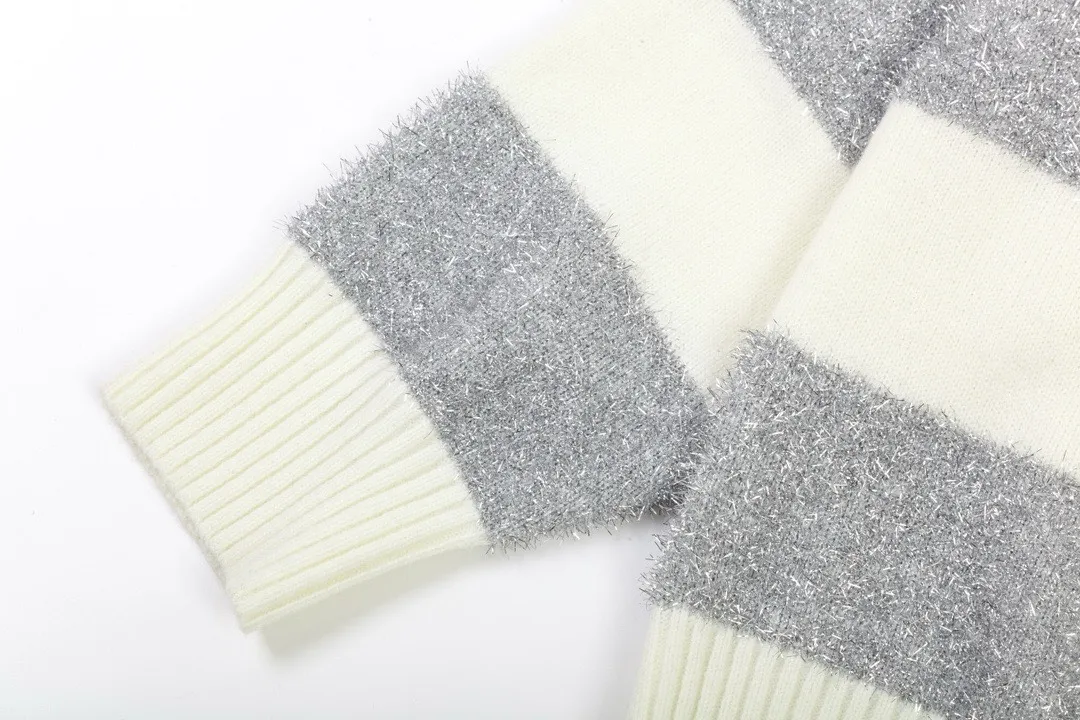 A8150# [Christmas Capsule Series] AMI Paris 2023 new autumn and winter high-neck striped alpaca blended soft and waxy knitted crew neck sweater Oversize version for men and women Color: off-white Size: S-XL