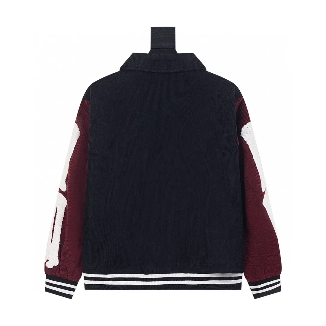 🅿️510 Ami Contrast Sleeves Corduroy College Style Jacket for Couples Super age-reducing college style design, another trend-setting baseball uniform item Ami Contrast Sleeves, the main color is black + burgundy, with white embellishment for the overall fashion sense. The superposition of three colors is complex but not chaotic, giving off a youthful and trendy charm! Made from custom-supplied cotton corduroy fabric, it has a natural color, oily and delicate, simple and rich texture. The contrasting color design has a retro flavor and is rich in gold. The inner lining is made of silk viscose blended material and is quilted. ➕Custom-supplied snap placket design creates a fashionable college charm. The shirt collar and sleeve arms are designed with contrasting splicing to highlight the neat temperament. The sleeve arm flocking🦴bone flocking logo decoration gives the garment a unique style. Become the creator of new punctuation. Same style for men and women. Color: black and white/black/black and red. Size: XS-L