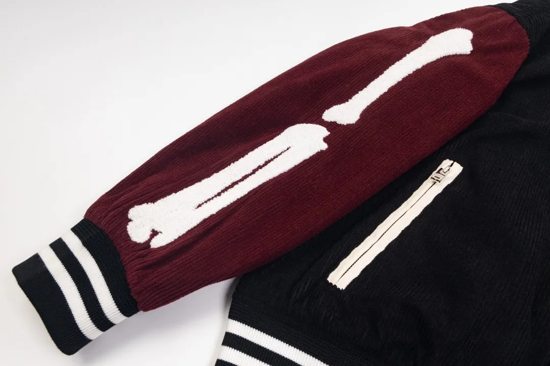 🅿️510 Ami Contrast Sleeves Corduroy College Style Jacket for Couples Super age-reducing college style design, another trend-setting baseball uniform item Ami Contrast Sleeves, the main color is black + burgundy, with white embellishment for the overall fashion sense. The superposition of three colors is complex but not chaotic, giving off a youthful and trendy charm! Made from custom-supplied cotton corduroy fabric, it has a natural color, oily and delicate, simple and rich texture. The contrasting color design has a retro flavor and is rich in gold. The inner lining is made of silk viscose blended material and is quilted. ➕Custom-supplied snap placket design creates a fashionable college charm. The shirt collar and sleeve arms are designed with contrasting splicing to highlight the neat temperament. The sleeve arm flocking🦴bone flocking logo decoration gives the garment a unique style. Become the creator of new punctuation. Same style for men and women. Color: black and white/black/black and red. Size: XS-L