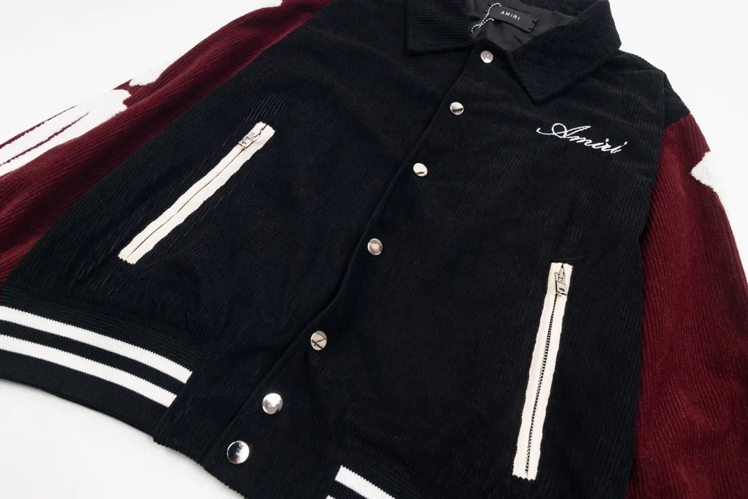 🅿️510 Ami Contrast Sleeves Corduroy College Style Jacket for Couples Super age-reducing college style design, another trend-setting baseball uniform item Ami Contrast Sleeves, the main color is black + burgundy, with white embellishment for the overall fashion sense. The superposition of three colors is complex but not chaotic, giving off a youthful and trendy charm! Made from custom-supplied cotton corduroy fabric, it has a natural color, oily and delicate, simple and rich texture. The contrasting color design has a retro flavor and is rich in gold. The inner lining is made of silk viscose blended material and is quilted. ➕Custom-supplied snap placket design creates a fashionable college charm. The shirt collar and sleeve arms are designed with contrasting splicing to highlight the neat temperament. The sleeve arm flocking🦴bone flocking logo decoration gives the garment a unique style. Become the creator of new punctuation. Same style for men and women. Color: black and white/black/black and red. Size: XS-L