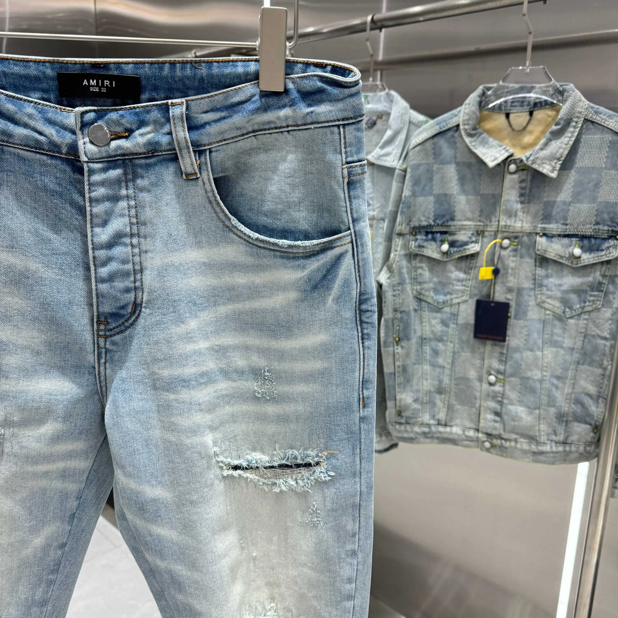 P290 Amiri ripped letter embroidered slim fit stretch jeans Color light blue Size 30 32 34 36 38