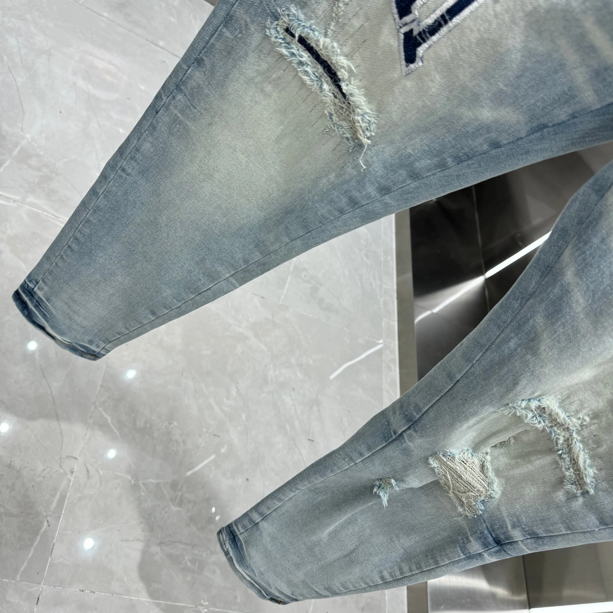 P290 Amiri ripped letter embroidered slim fit stretch jeans Color light blue Size 30 32 34 36 38