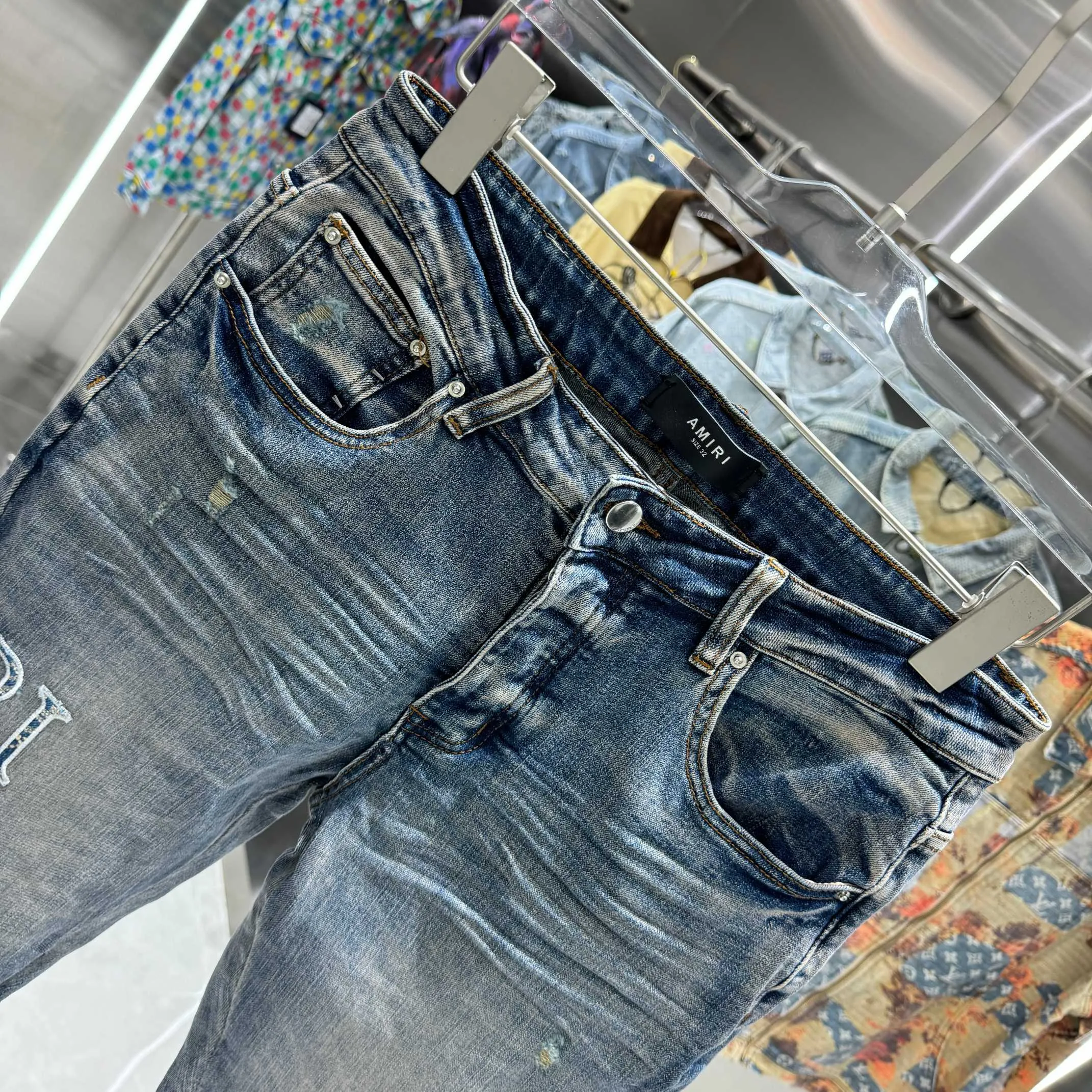 P290 Amiri ripped letter embroidery craft street fashion slim fit stretch jeans color blue size 30 32 34 36 38