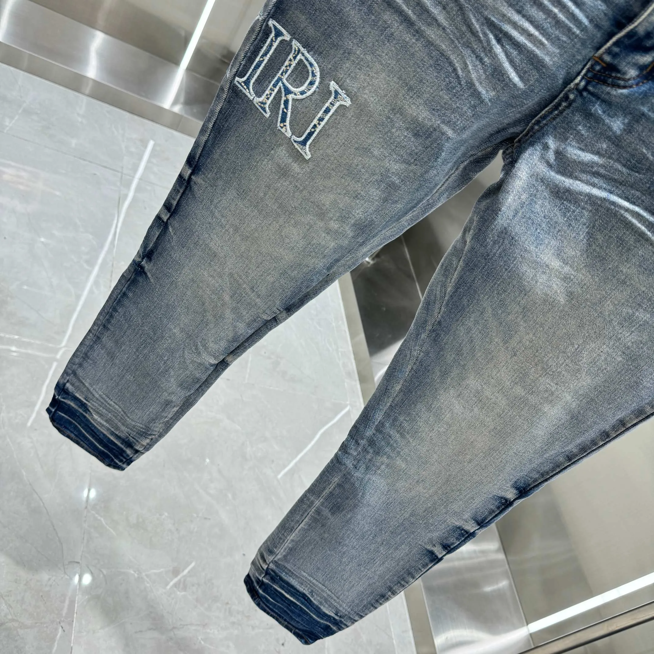 P290 Amiri ripped letter embroidery craft street fashion slim fit stretch jeans color blue size 30 32 34 36 38